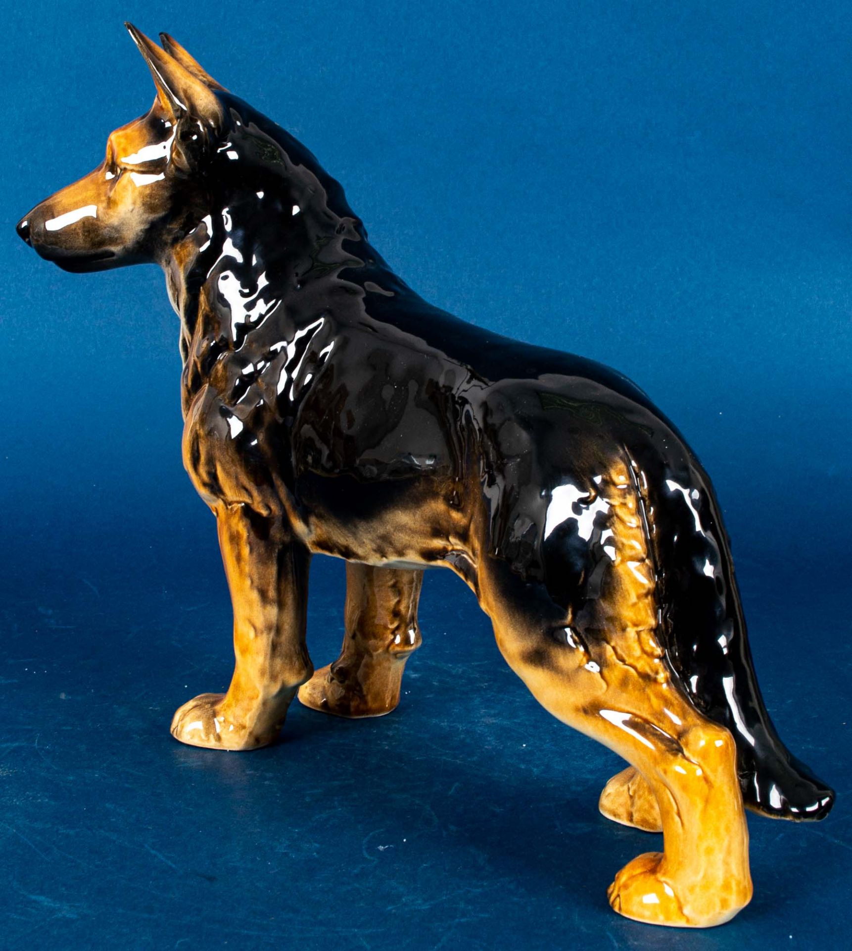 "Schäferhund", Goebel, polychrom bemaltes Porzellan, ca. 27 x 30 cm. - Bild 5 aus 7