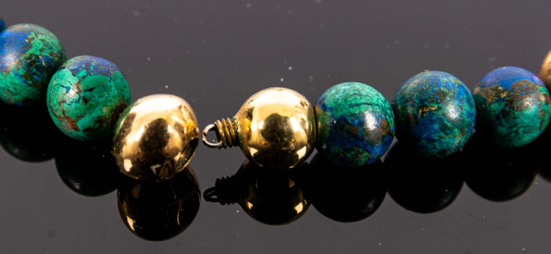 Extravagante Azurit-Halskette, blaugrüne Kugel-Kette mit 750er Gelbgold-Halbkug - Bild 4 aus 8