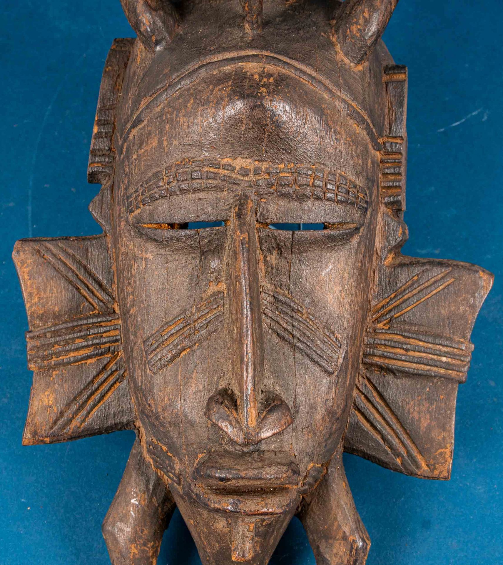 Alte oder antike afrikanische Maske, holzgeschnitzt. Ca. 38,5 cm Höhe; guter, u - Image 3 of 11