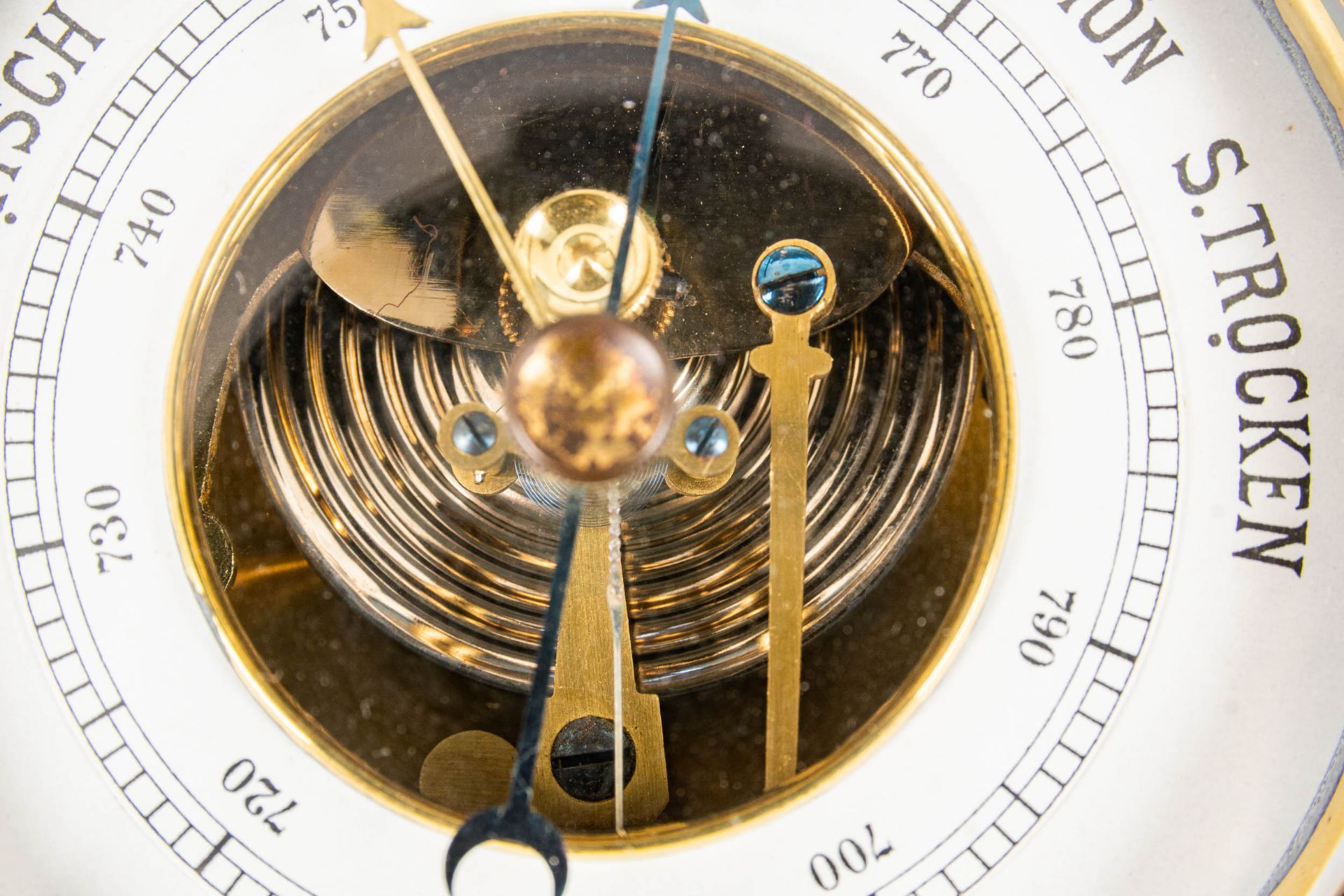 Antikes Barometer, dt. Anfang 20. Jhdt., Gehäuse aus Eiche massiv, max. Höhe ca - Image 7 of 10