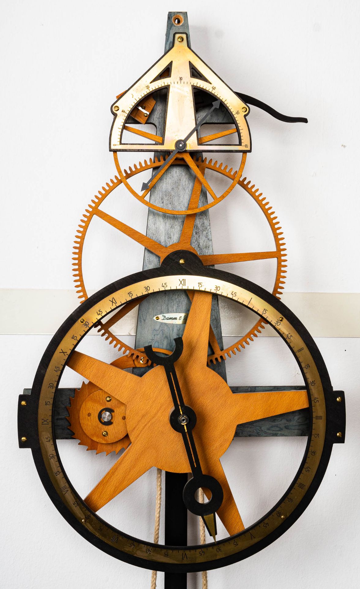 Hölzerne Wanduhr, 2 gewichtiges hölzernes Uhrwerk der Marke "Damm & Wolff", rüc - Bild 2 aus 12