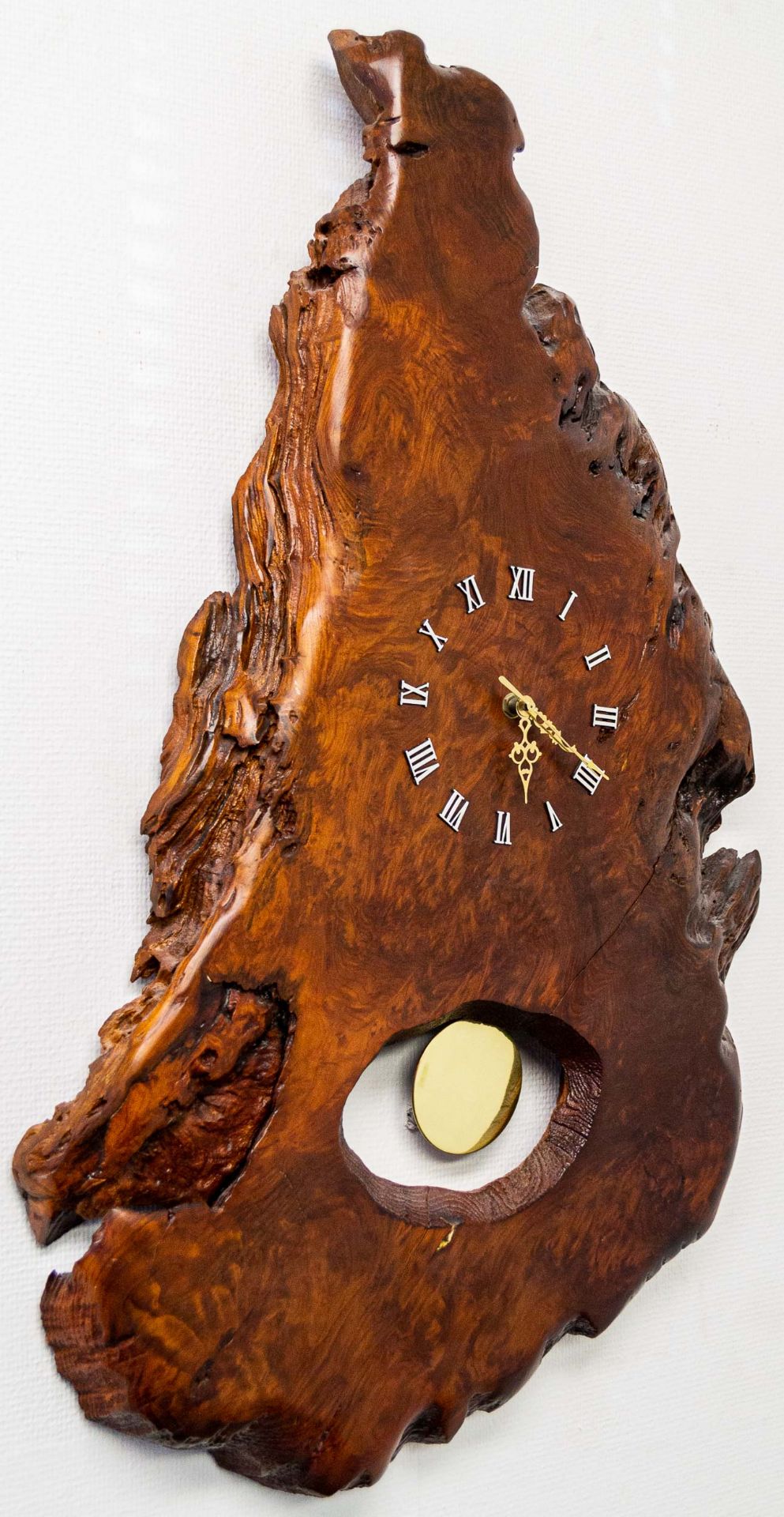 Außergewöhnliche Redwood Wanduhr; ca. 88 x 54 cm großes Wurzelholzbaumscheiben - Image 2 of 6