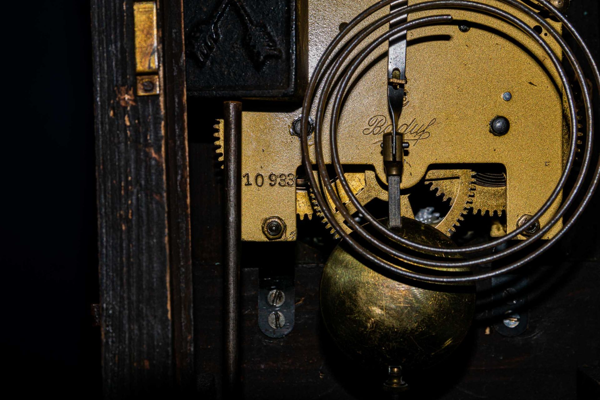 Antike Kamin- / Vertiko - Uhr der Marke "Pfeilkreuz"; Historismus deutsch um 19 - Bild 16 aus 18