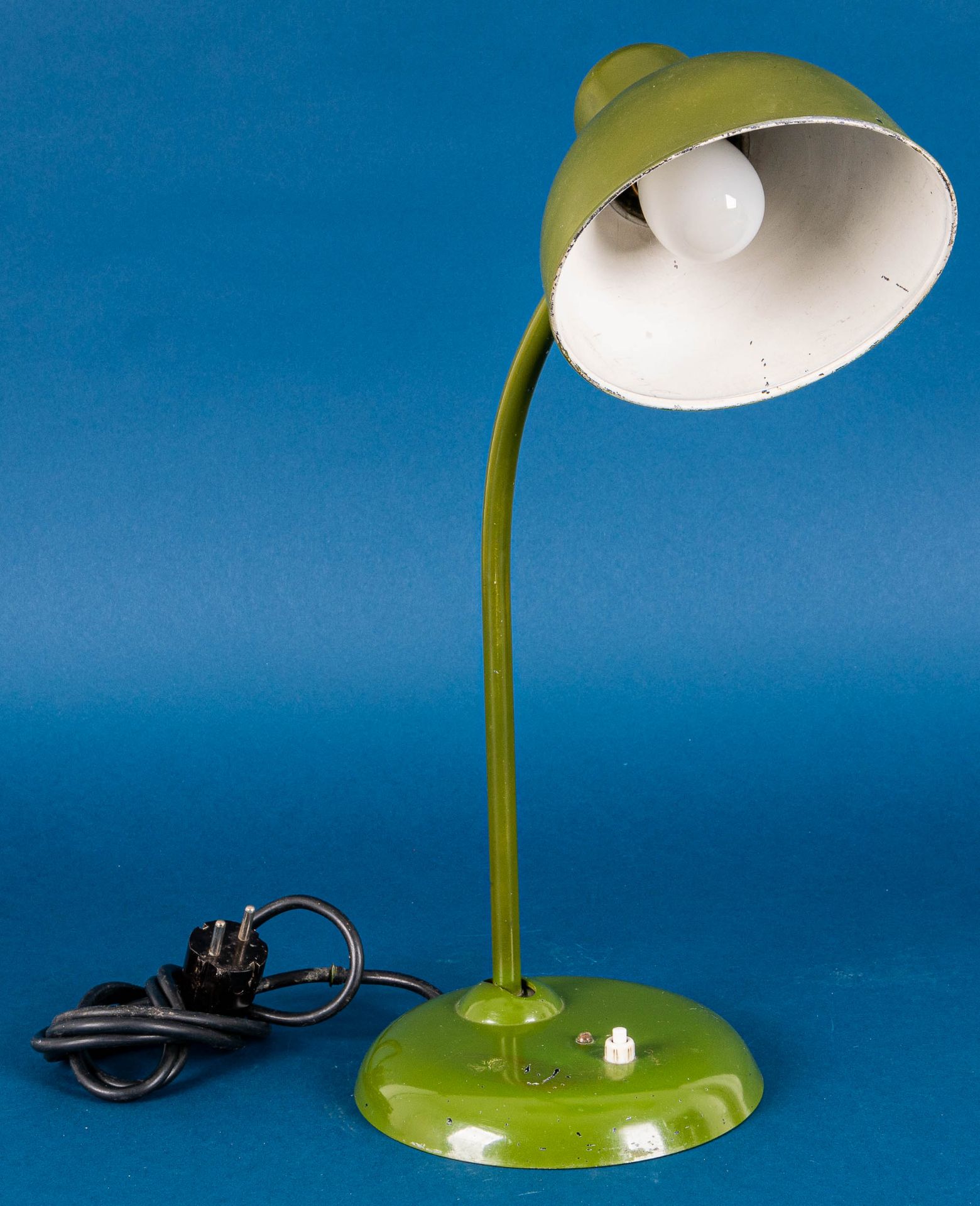 Original Kaiser I´DELL Schreibtischlampe, grünlackiertes (ehemals schwarzes) Me