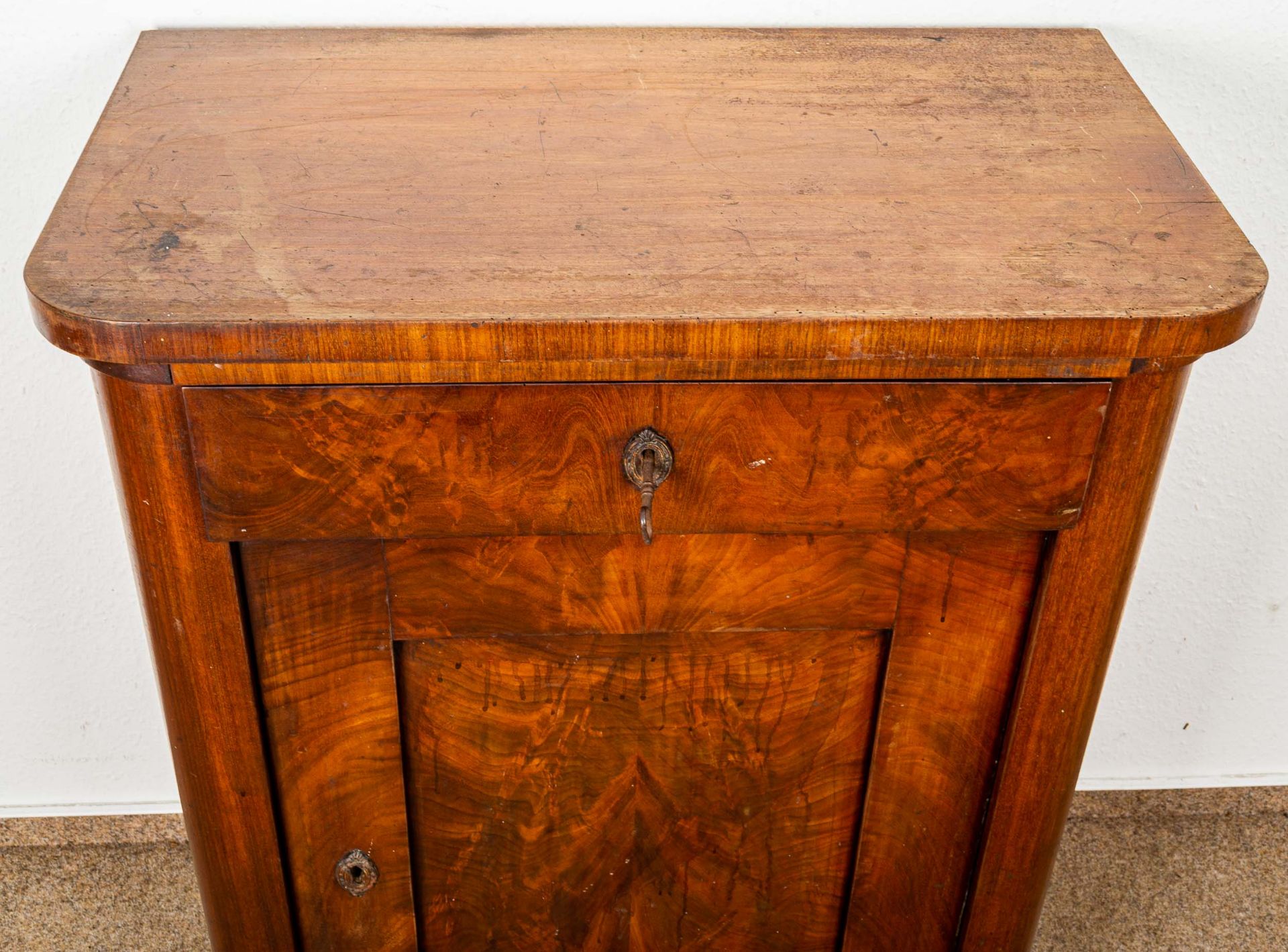 Großer Pfeilerschrank, Biedermeier Berlin / Brandenburg um 1820/ 30. Mahagoni m - Bild 5 aus 16