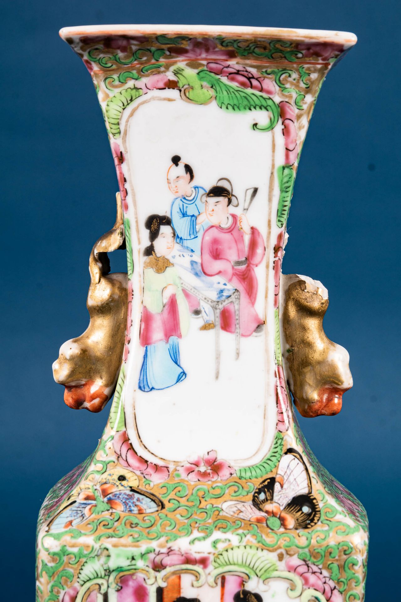 Antike chinesische Tischvase, ungemarktes Weißporzellan mit detailreichen flora - Image 6 of 19