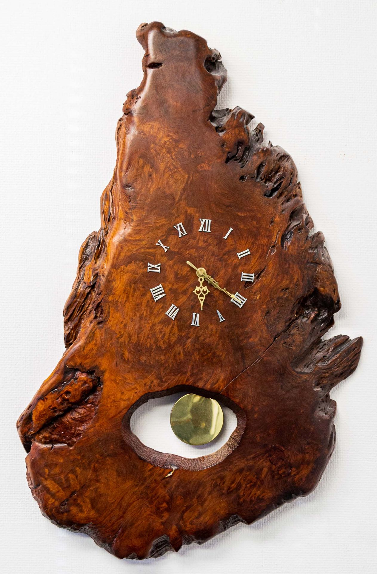 Außergewöhnliche Redwood Wanduhr; ca. 88 x 54 cm großes Wurzelholzbaumscheiben - Image 4 of 6