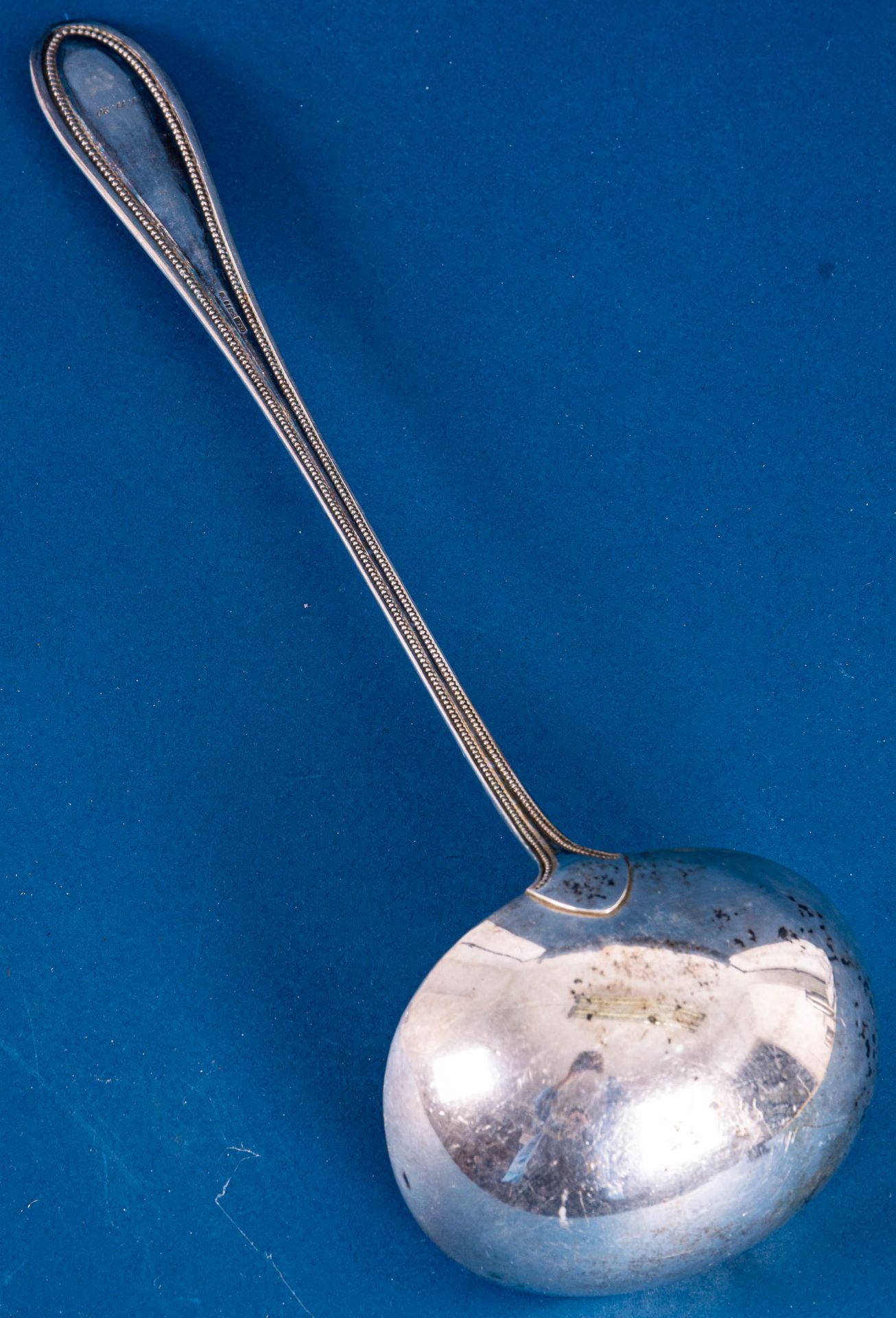 Große Suppenkelle, schweres 800er Silber massiv, deutsch um 1920. Griffoberseit - Image 2 of 9