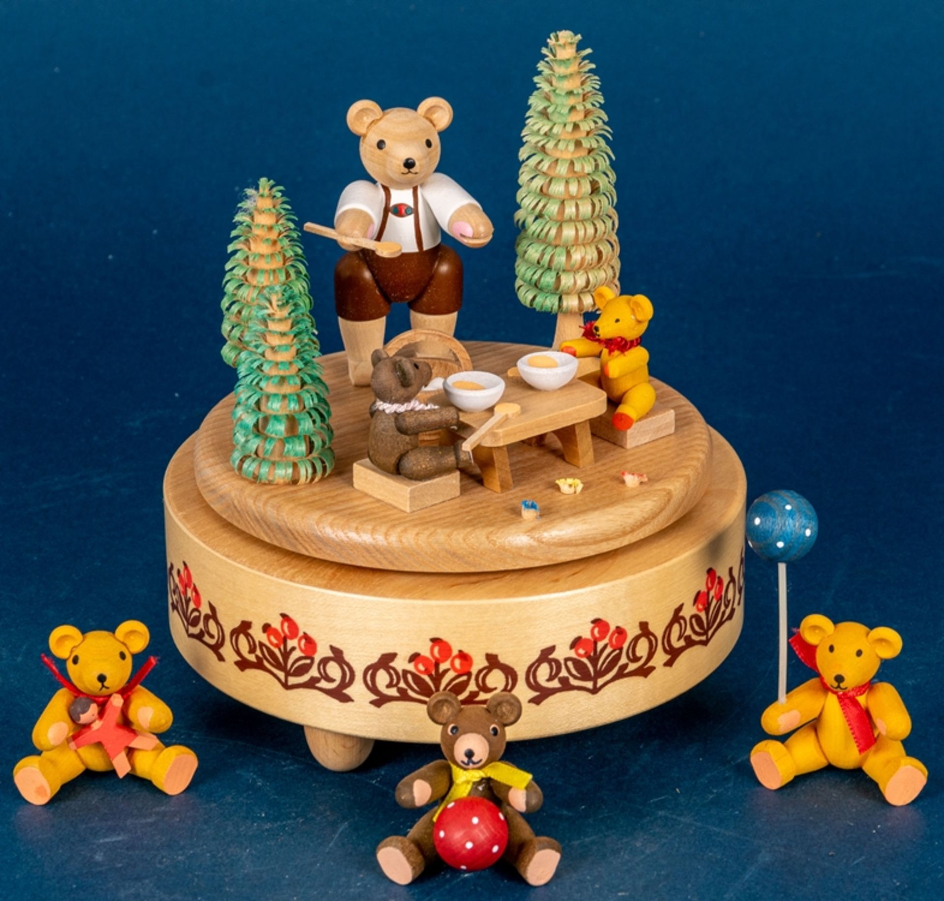 Spieluhr mit Bären (Schweizer Uhrwerk) im Wald beim Honigessen. Fa. "Glässer" (