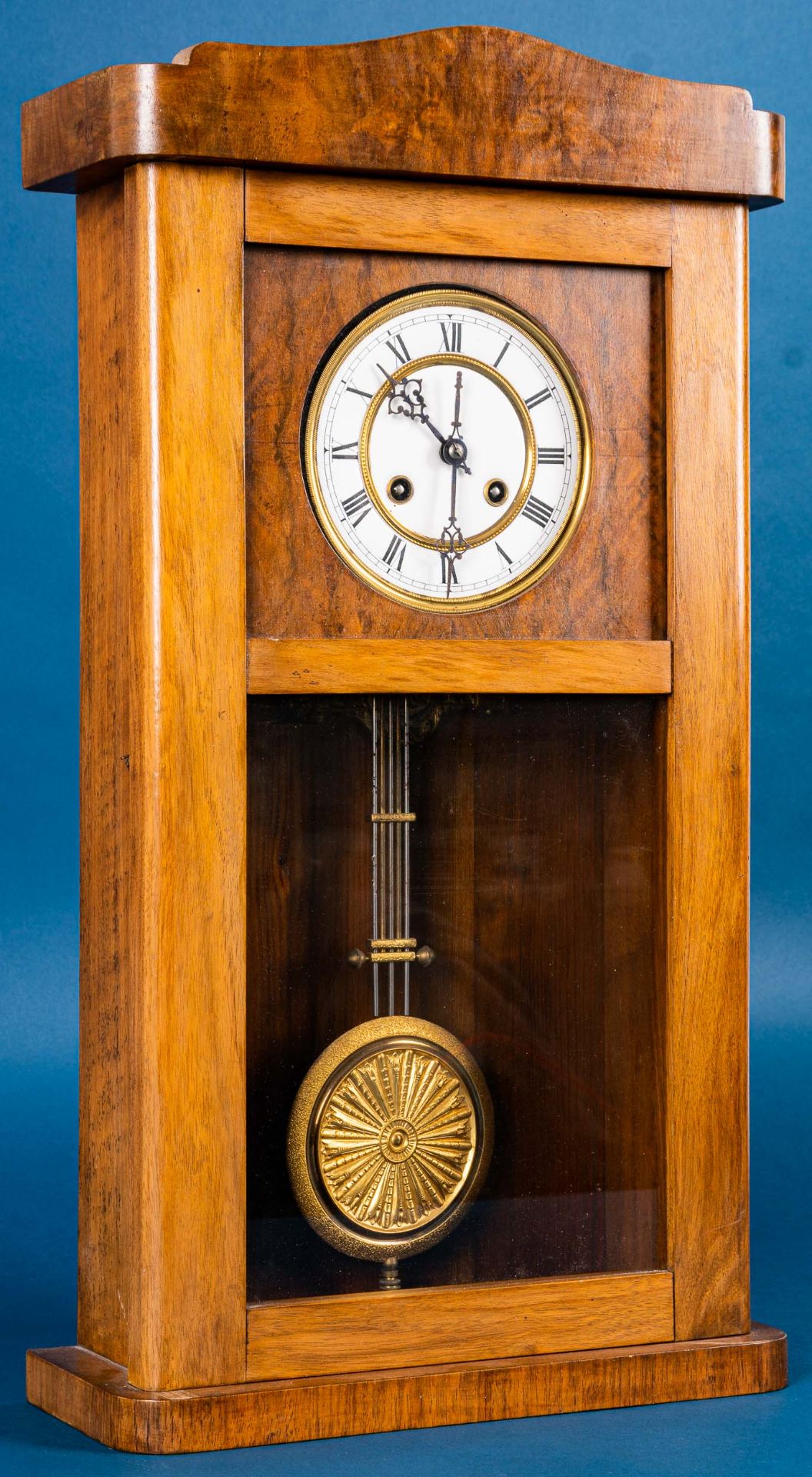 Alte Wanduhr, ungeprüftes Regulatorenwerk in Nussbaumgehäuse der 1930er Jahre. - Image 2 of 30