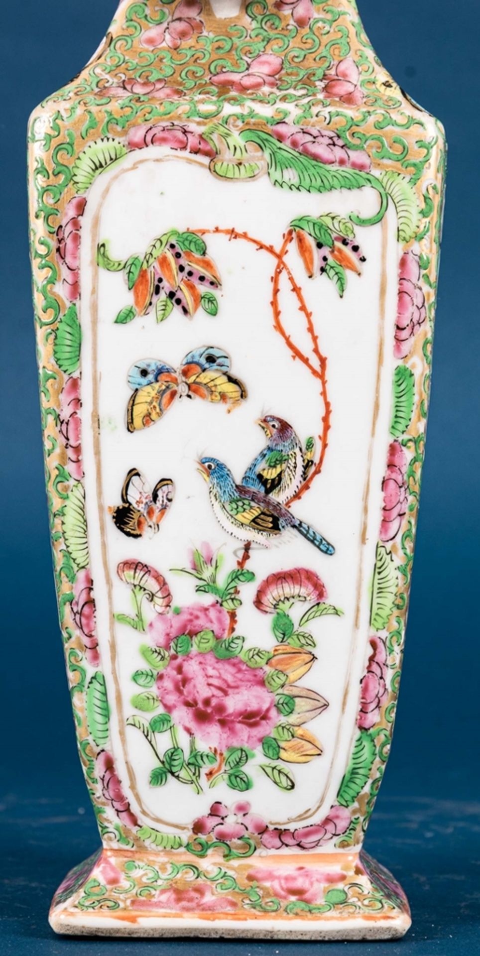 Antike chinesische Tischvase, ungemarktes Weißporzellan mit detailreichen flora - Image 10 of 19