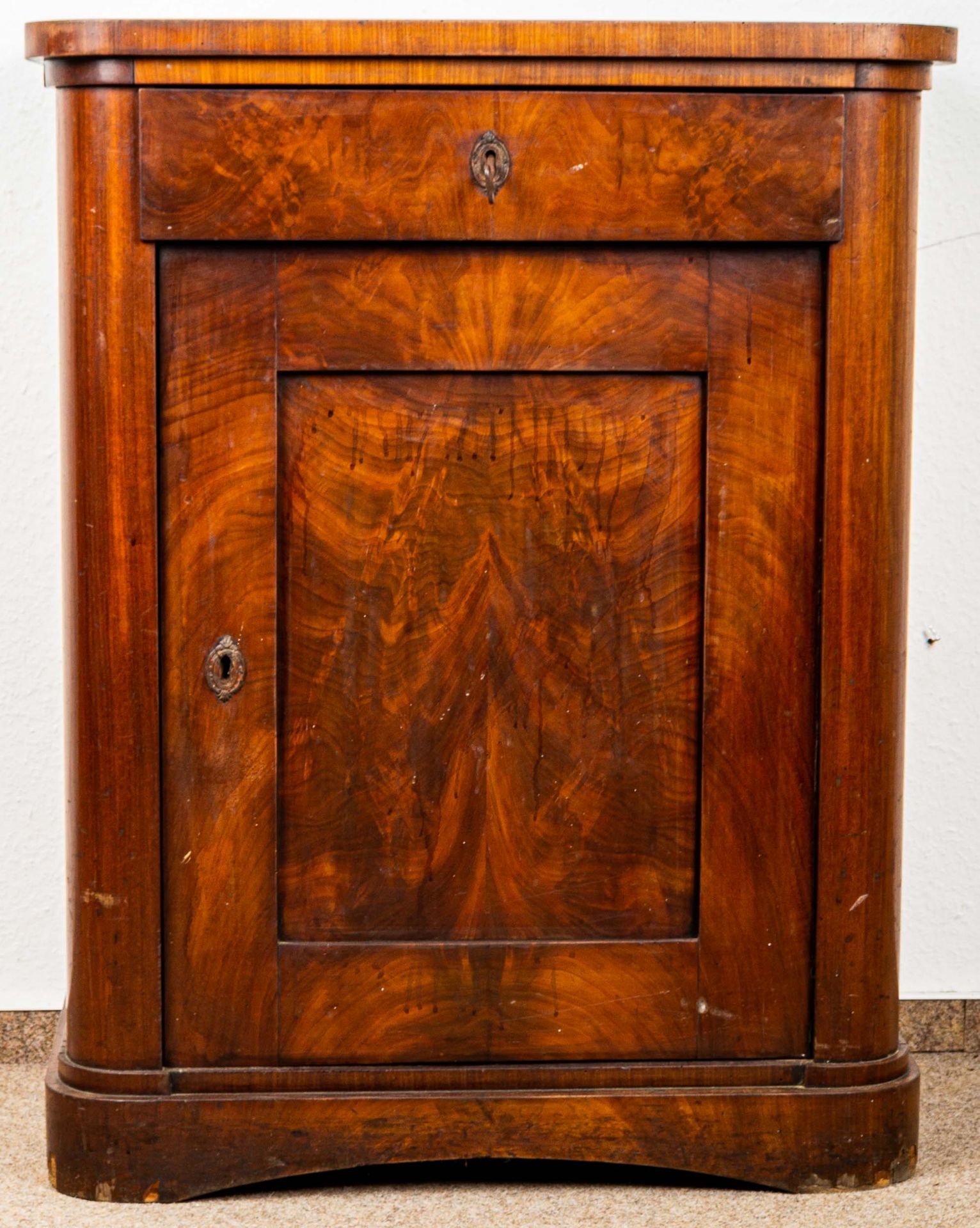 Großer Pfeilerschrank, Biedermeier Berlin / Brandenburg um 1820/ 30. Mahagoni m