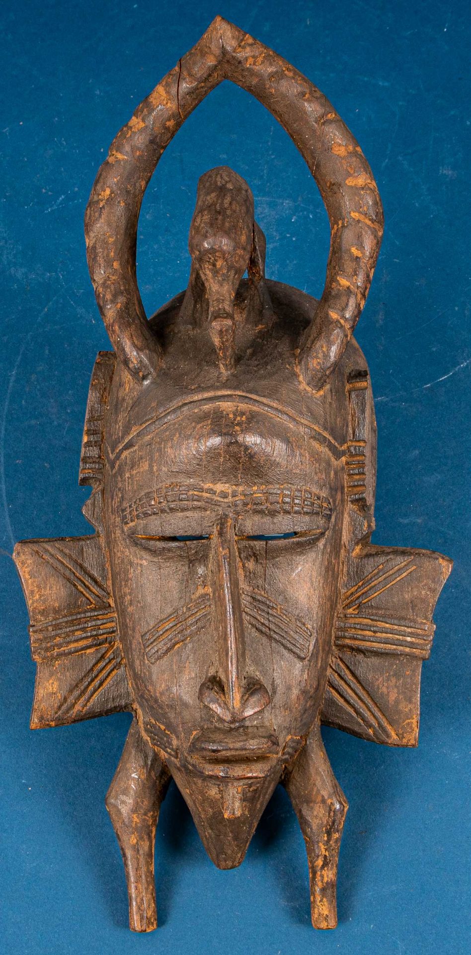 Alte oder antike afrikanische Maske, holzgeschnitzt. Ca. 38,5 cm Höhe; guter, u