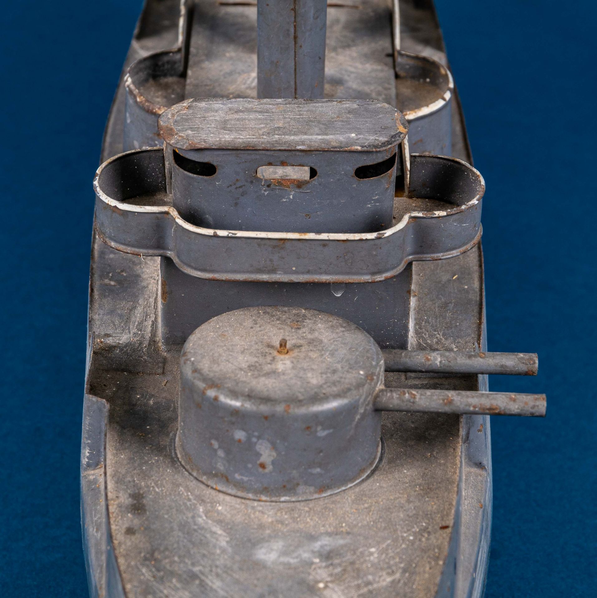 Antikes Blechspielzeug, Kreuzer - Kriegsschiff der Gebr. Bing - Nürnberg um 191 - Bild 16 aus 47