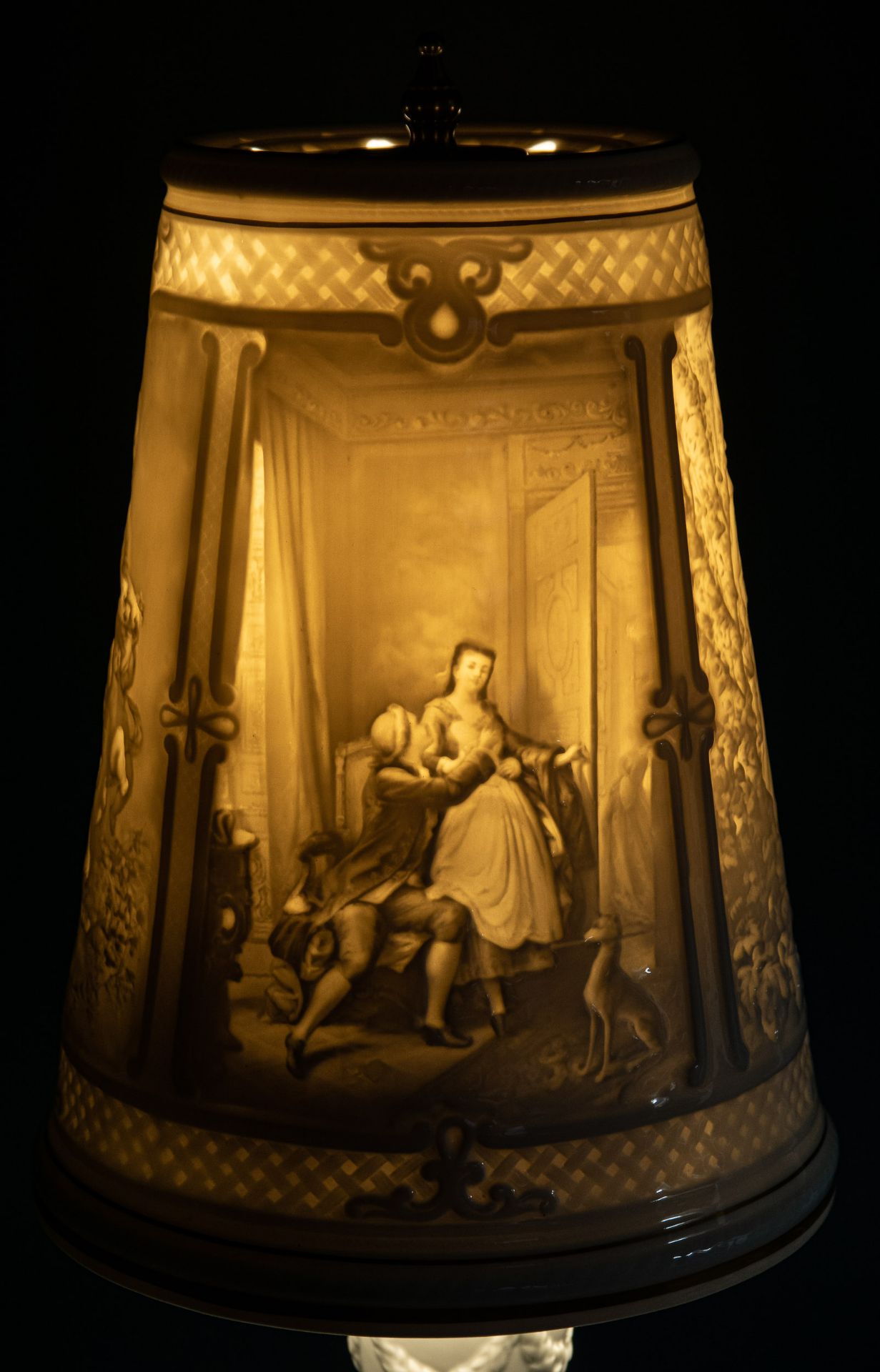 Große Tischlampe, Plaue - Thüringen, Weißporzellan mit Golddekoren, konischer P - Image 3 of 14