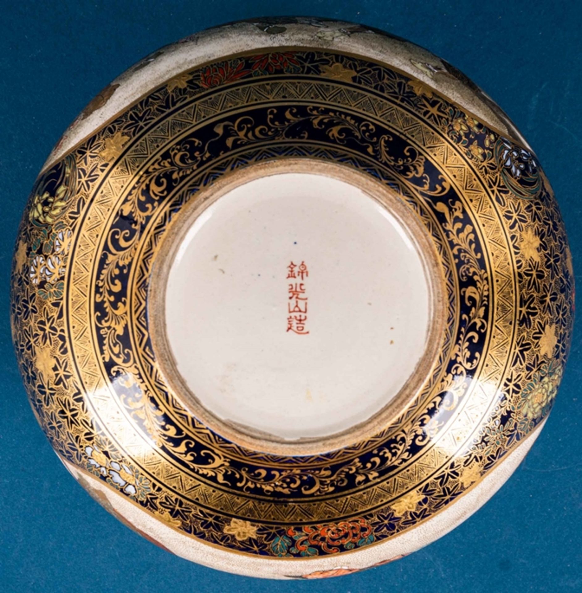 Antike Kinkozan - Irdenware um 1900; heller Scherben, kobaldblauer Fond, aufwän - Image 20 of 26