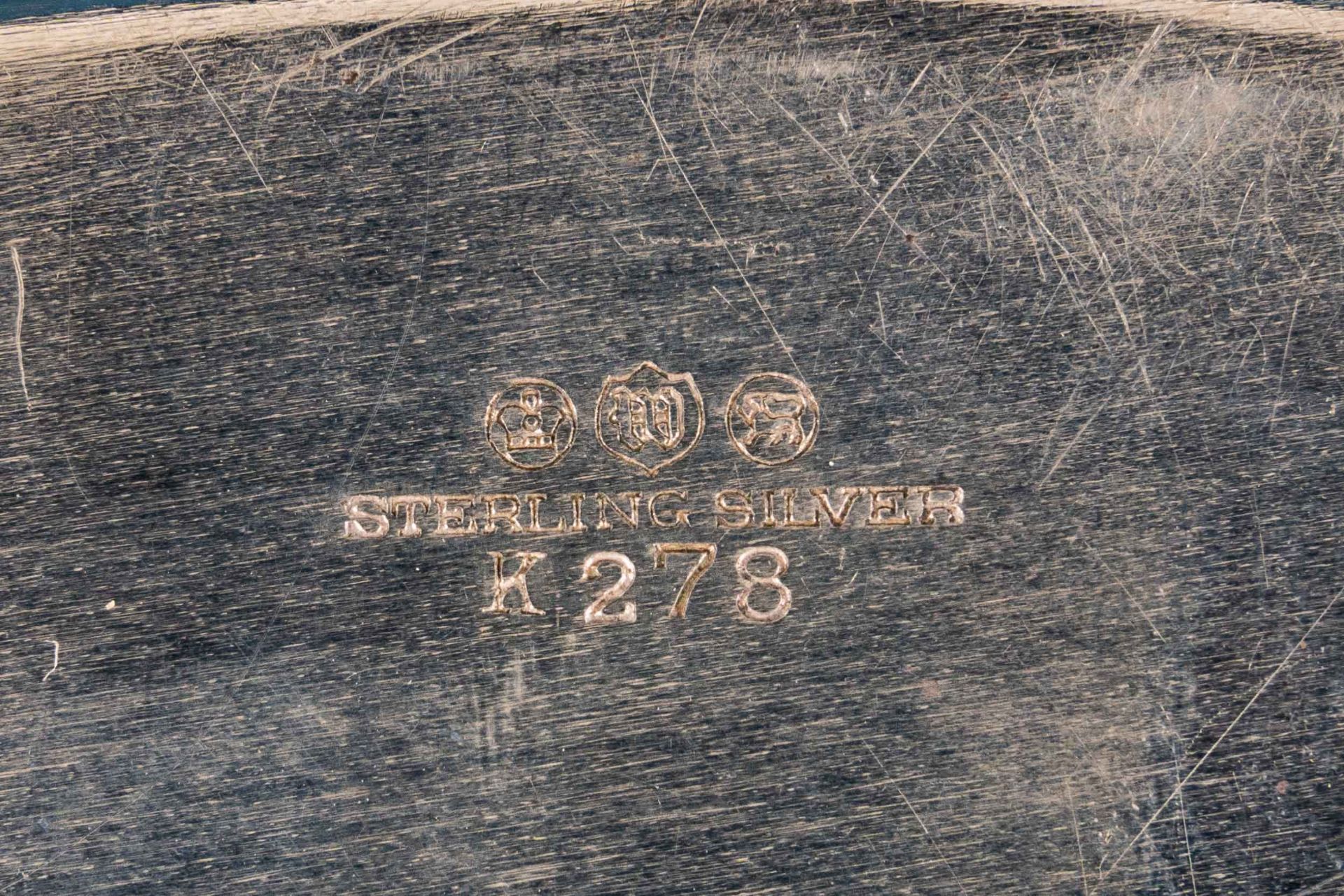 Ovales 925er Sterlingsilber - Tablett, ca. 16,5 x 25 cm, ca. 184 gr.; guter, ge - Image 6 of 6
