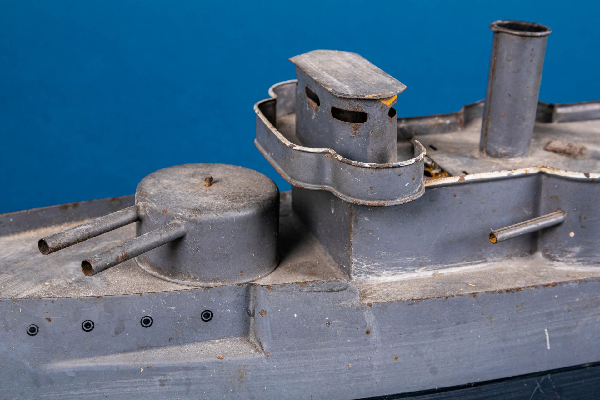 Antikes Blechspielzeug, Kreuzer - Kriegsschiff der Gebr. Bing - Nürnberg um 191 - Bild 4 aus 47