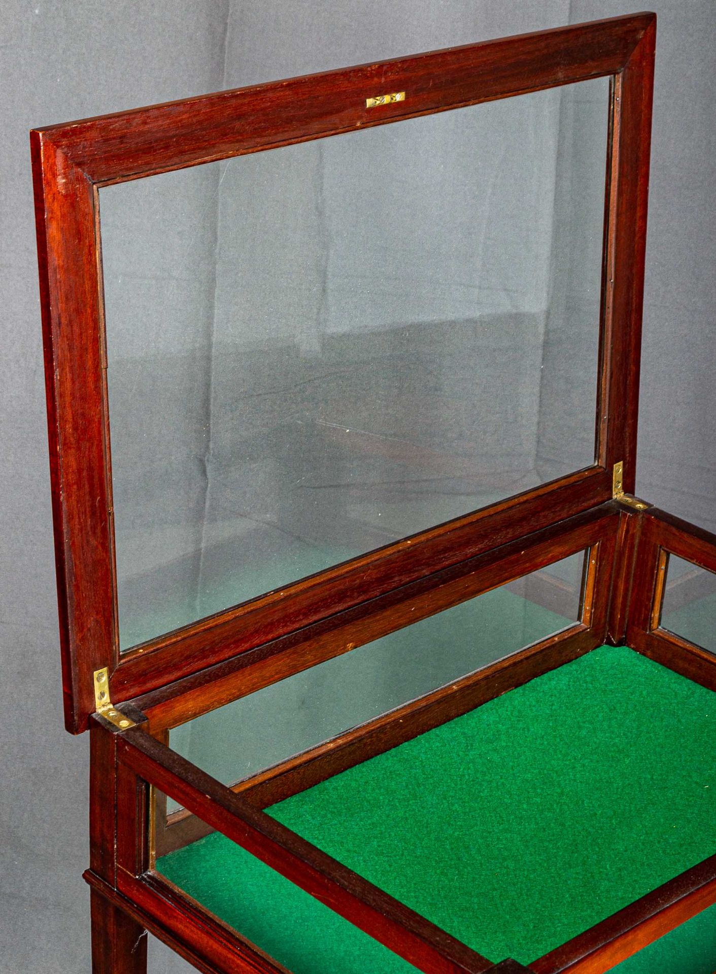 Kleine dekorative Tischvitrine/ Sammlervitrine im englischen Stil, Mahagoni. Al - Image 6 of 11