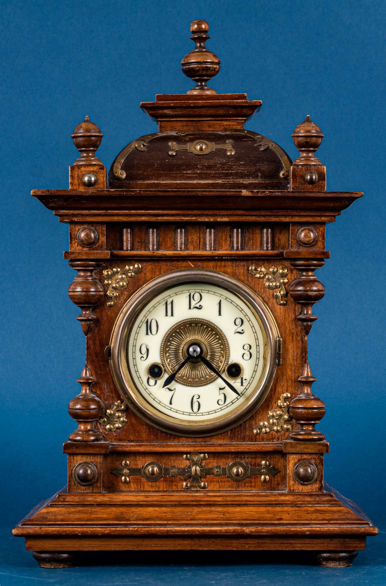 Antike Kamin- / Vertiko - Uhr der Marke "Pfeilkreuz"; Historismus deutsch um 19