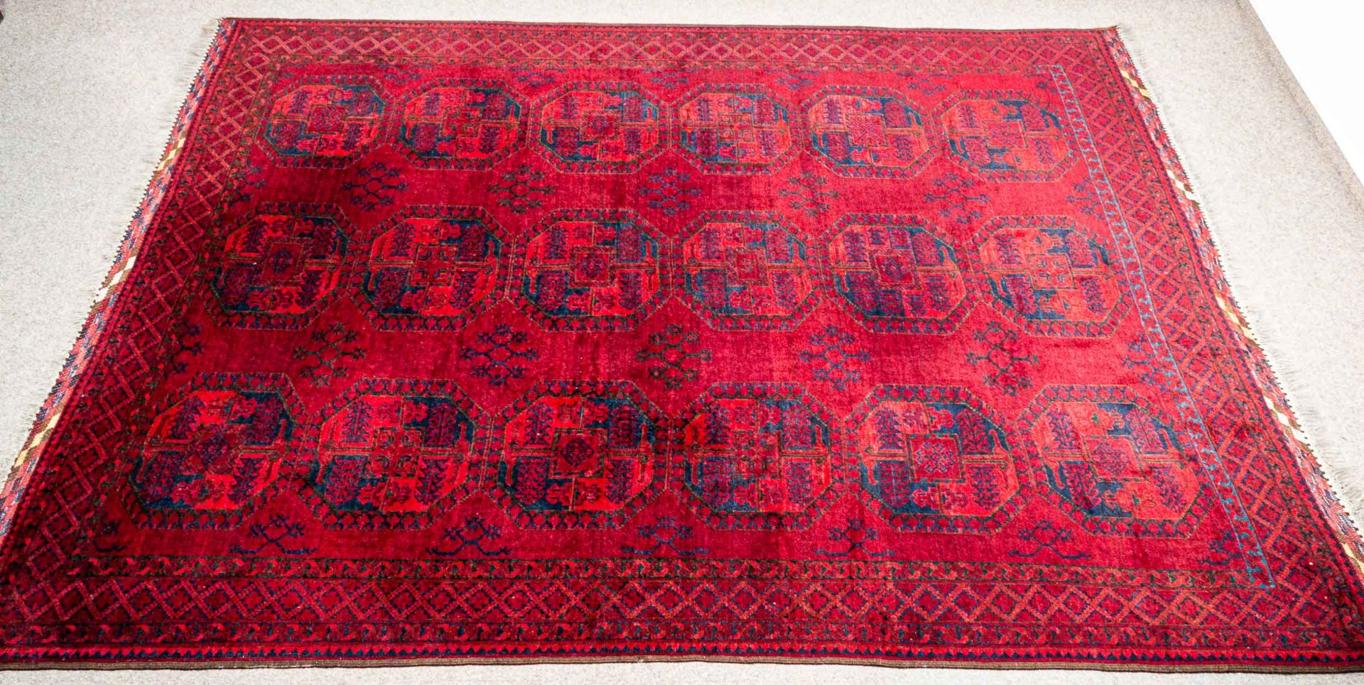 Großer Afghan - Teppich, stilisierter, geometrischer Dekor, ca. 320 X 245 cm. S