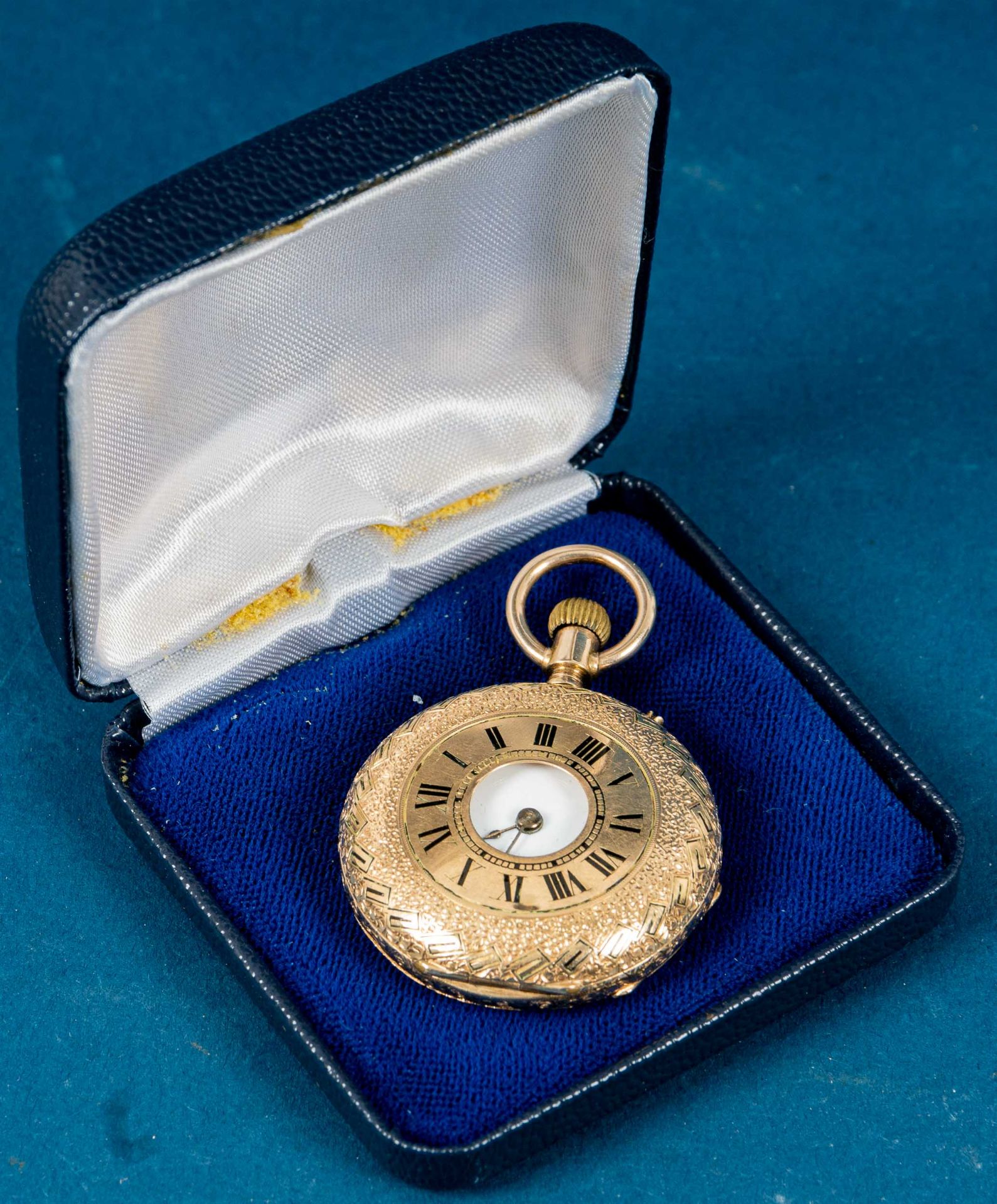 Antike Damentaschenuhr, offenes 14K Gelbgold Savonettegehäuse mit aufwändigen Gravurdekoren. Ungepr - Bild 2 aus 9