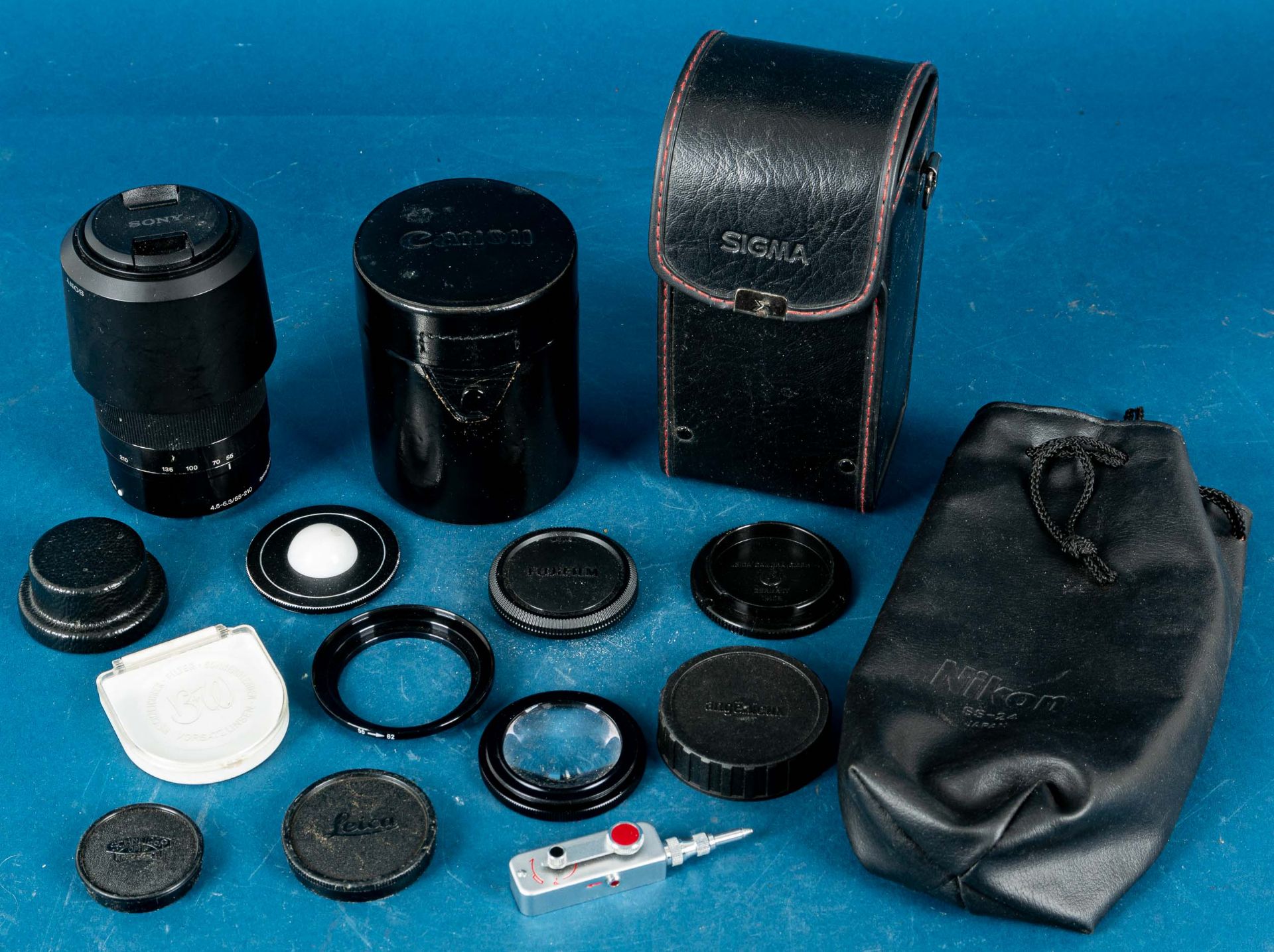 15teiliges Konvolut Fotozubehör. Versch. Hersteller, z. B. Leitz, BZW, Leica, Sony, Sigma, Canon,