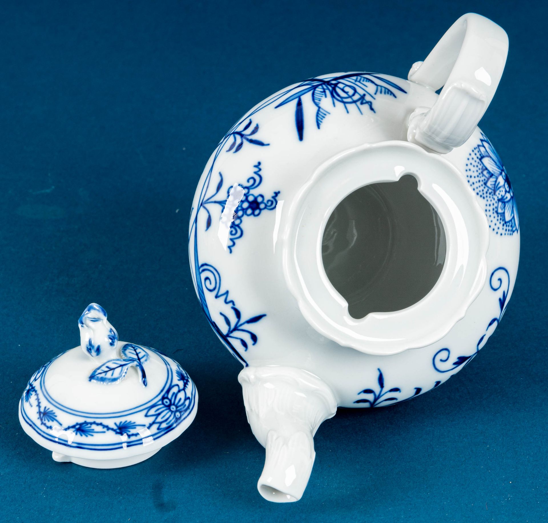 Kleines Teekännchen/Kakaokanne. Meissen. Zwiebelmuster, Schwertermarke, 3. Wahl (2 Schleifstriche). - Image 11 of 16