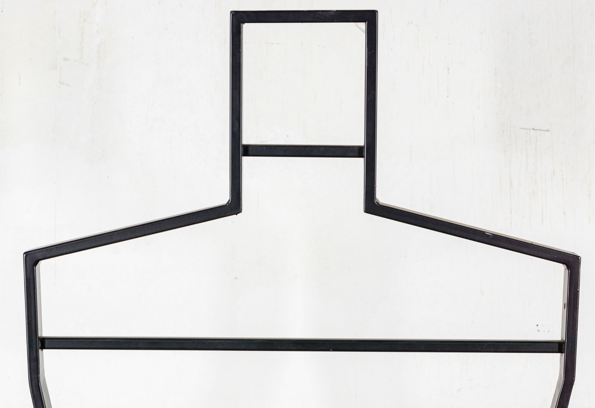 Kleiderständer, mattschwarz lackiertes Metallgestell, 1980/90er Jahre, Höhe ca. 181 cm. Guter Erhal - Bild 2 aus 3