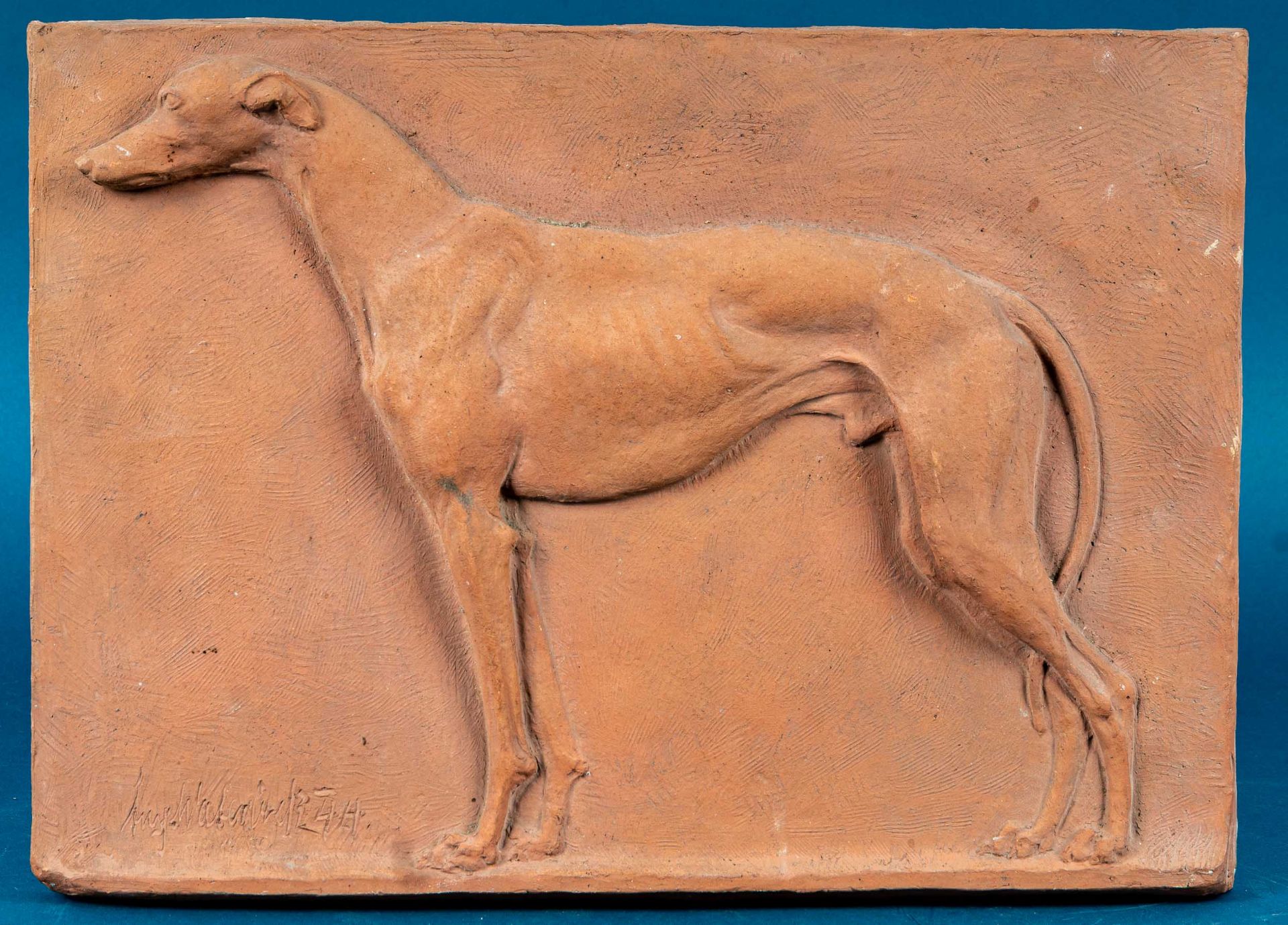 "Stehender Borsoi" (russischer Windhund), Terrakotta, ca. 33 x 47 cm, unten links signiert & datier - Bild 3 aus 8