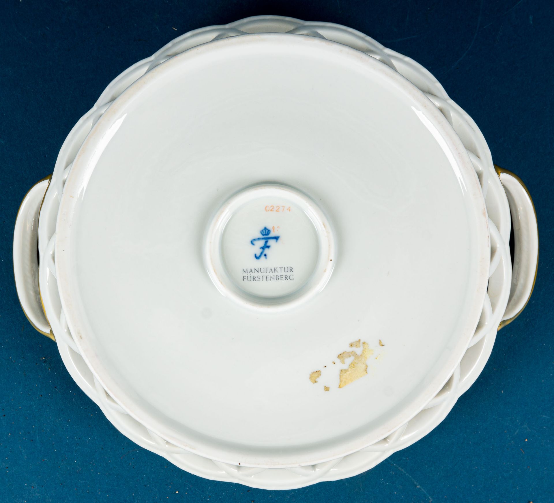 Ovaler Frühstückskorb, Fürstenberg Weißporzellan mit polychromem Rosen-Dekor & aufwändiger Vergoldu - Image 7 of 8