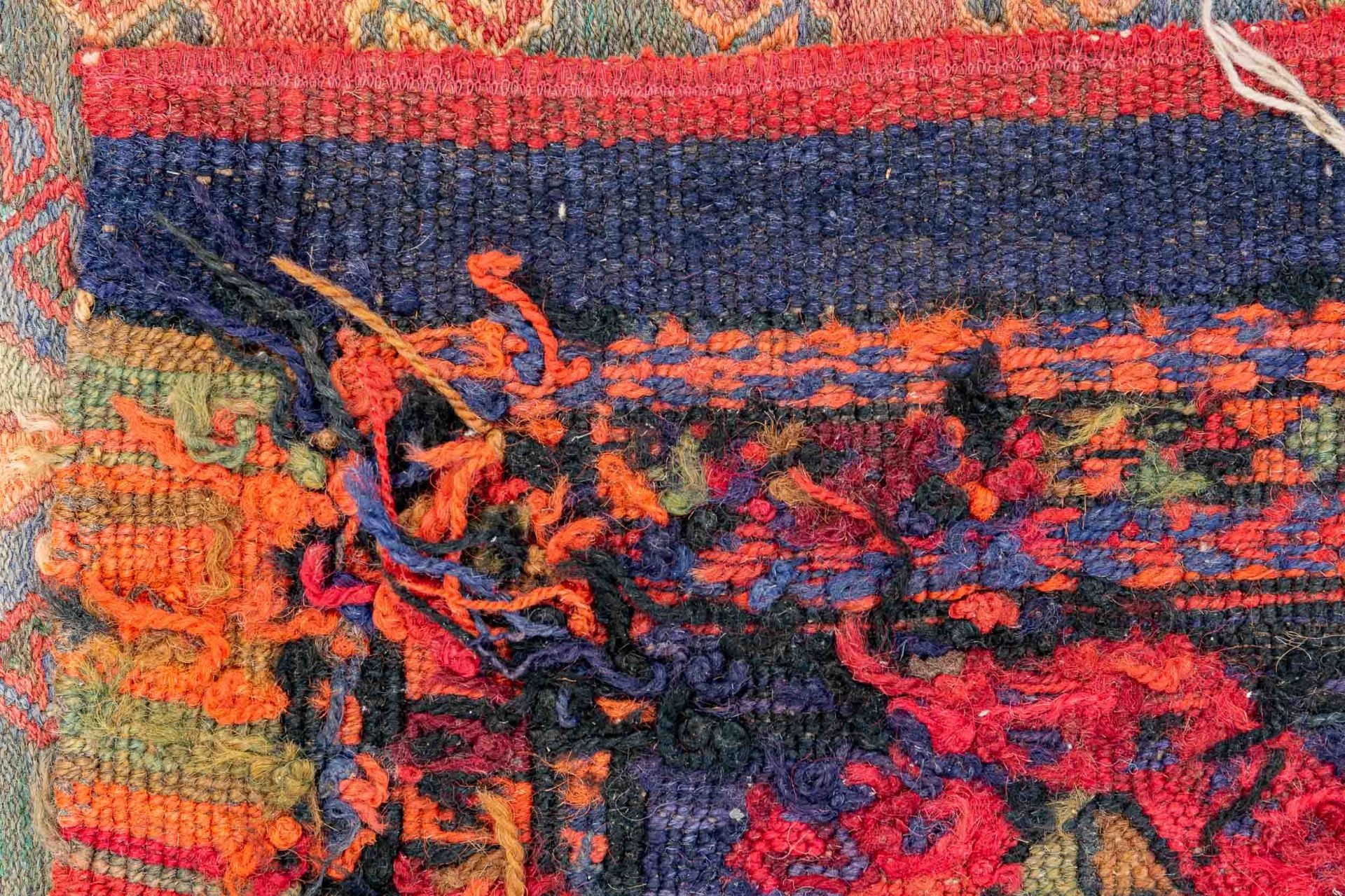 Kaukasische Fronttasche, um 1940, Schafschurwolle auf Baumwolle, minimale Kantenschäden, orig., rei - Image 5 of 6