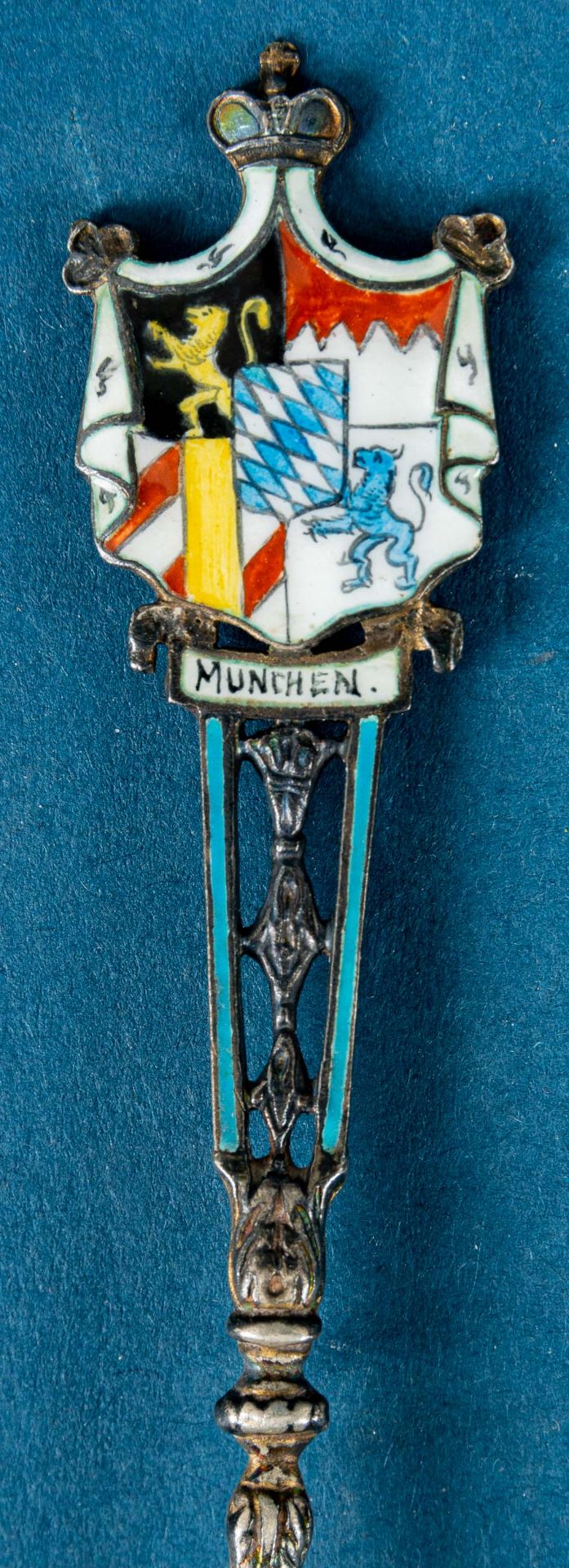 Emaillierter Andenkenlöffel München mit Münchner Kindl & bayrischem Wappen. Länge ca. 13,5 cm, schö - Image 2 of 6