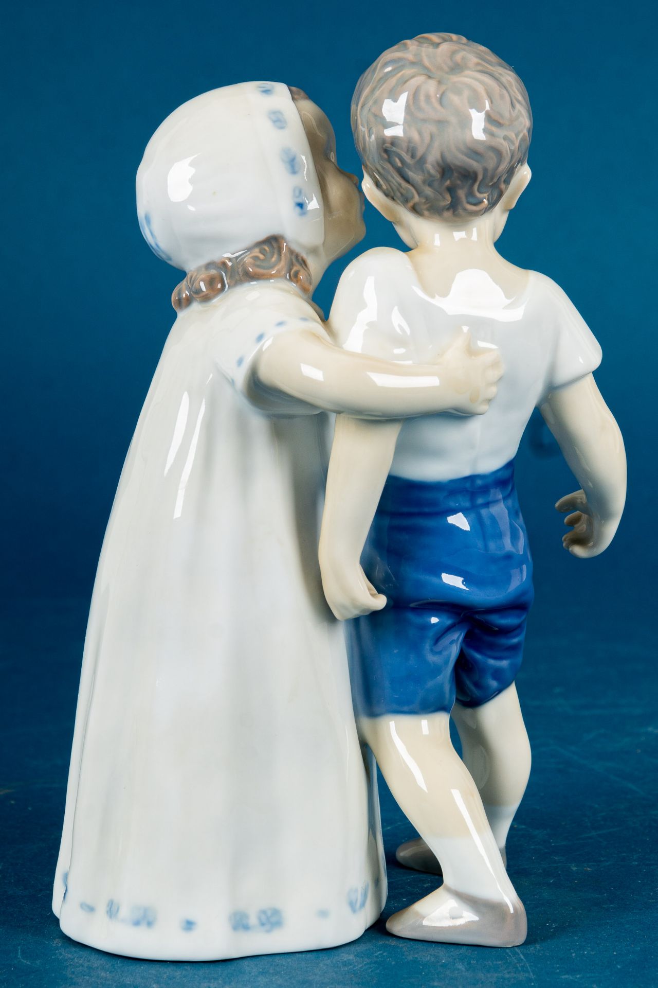 "Junge Liebe", mit sanften Tönen polychrom bemalte Figurengruppe eines sehr jungen Paares, Bing & G - Image 5 of 13