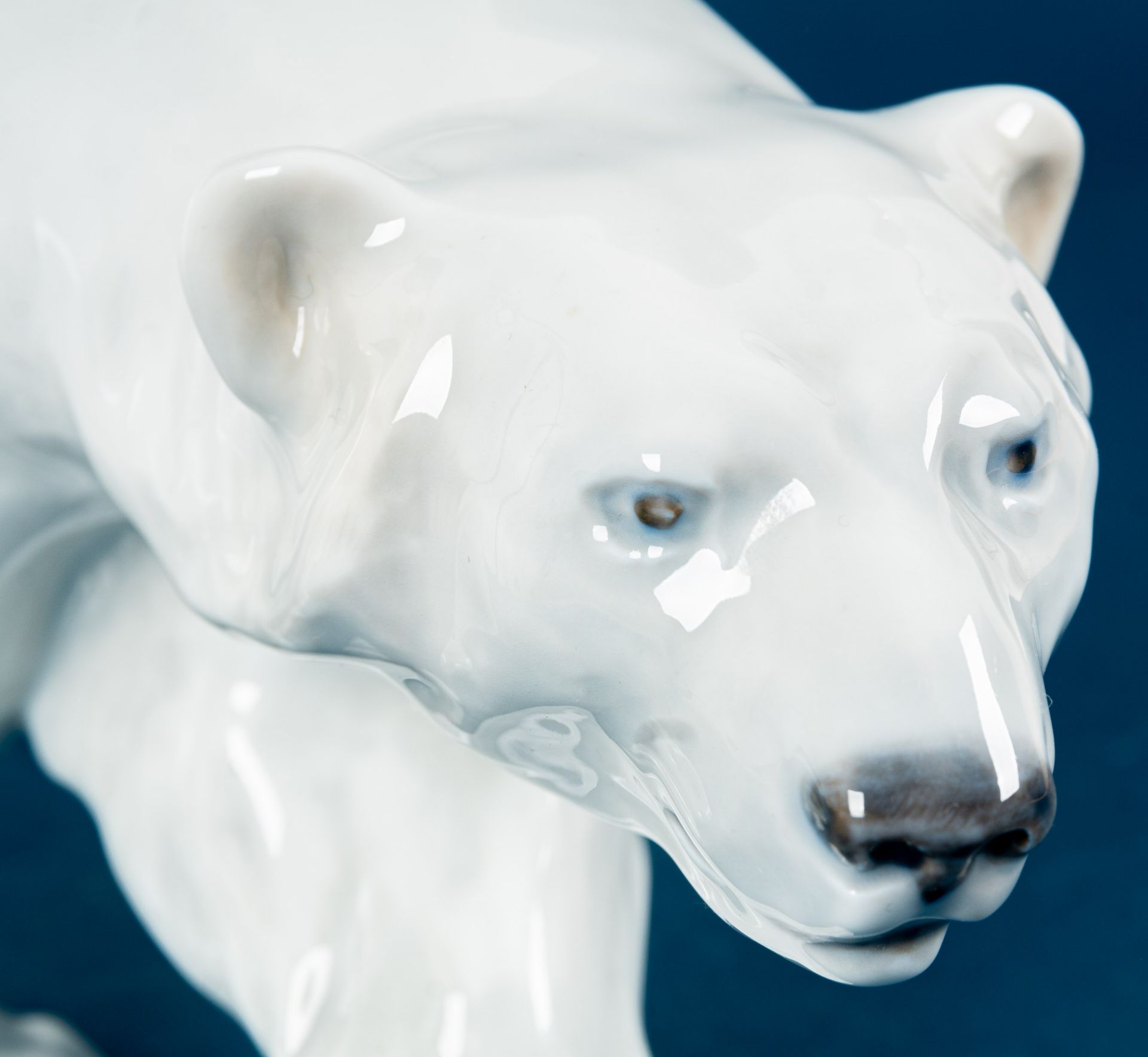 Schreitender Eisbär, wohl Kopenhagen, Höhe ca. 17 cm, Länge ca. 28 cm; sehr schöner, unbeschädigter - Image 7 of 13