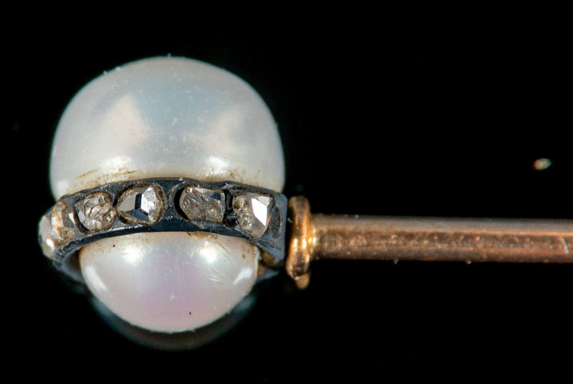Antike Haarnadel mit "eigenwilliger" Perle (Durchmesser ca. 7 mm) besetzt, diese von mit unvollstän - Image 5 of 6