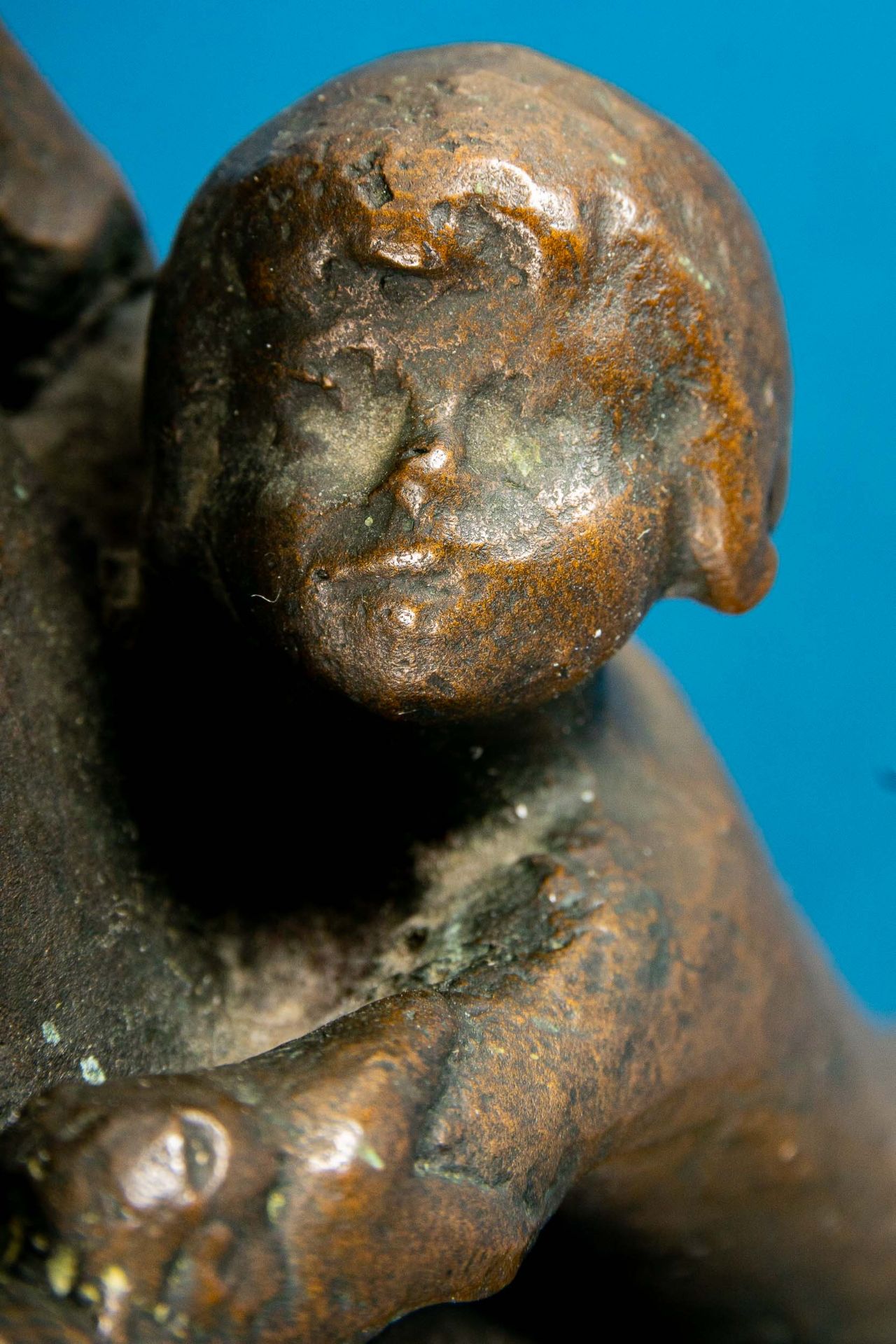 "Mutter und Kind". Limitierte multiple Bronze. Uneindeutig monogrammiert, schwerer Hohlguss, Höhe c - Bild 11 aus 17