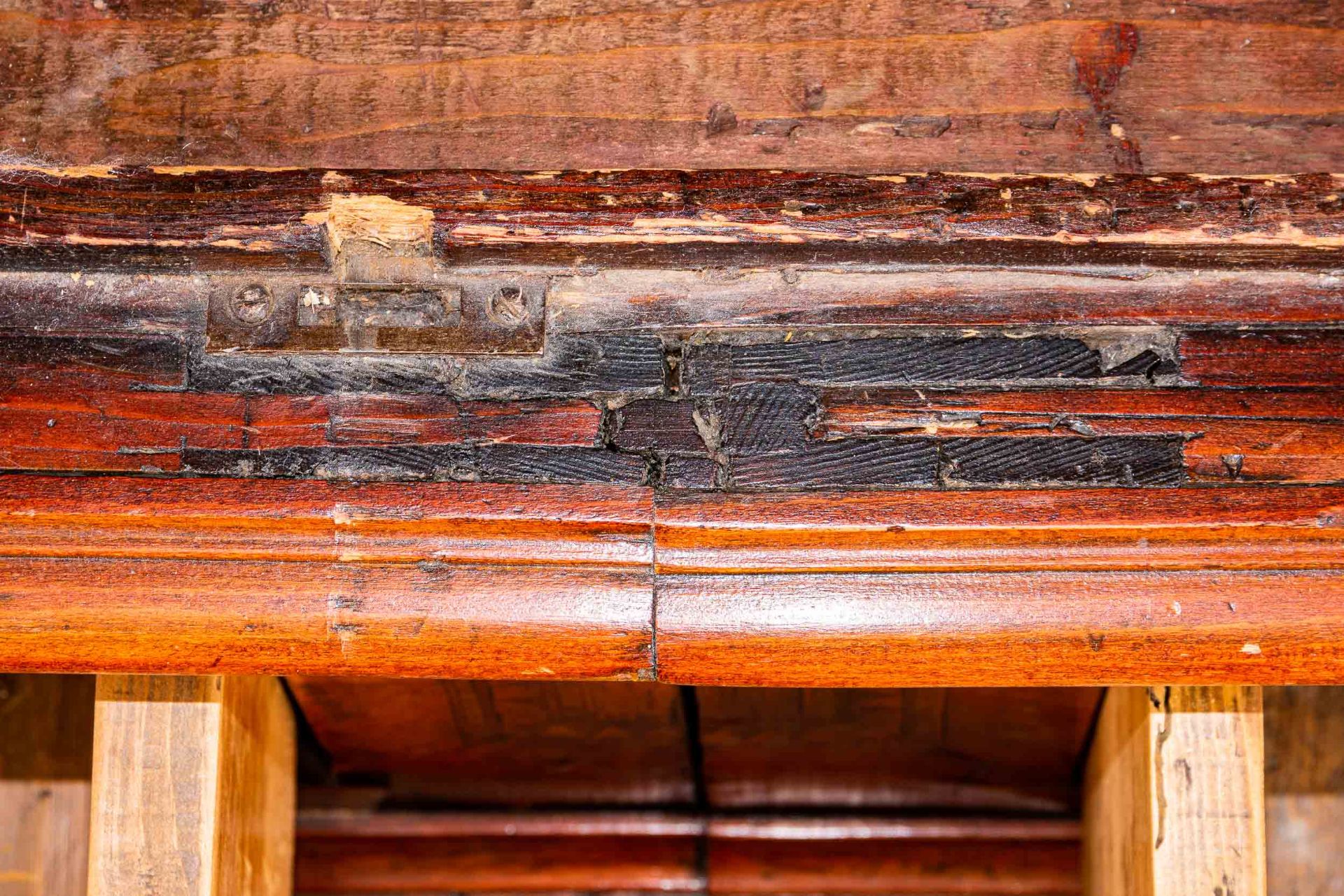 Imposanter Dielenschrank/Hallenschrank, wohl Böhmen 2. Hälfte 18. Jhd. Voll zerlegbarer, großer, 2- - Image 35 of 36