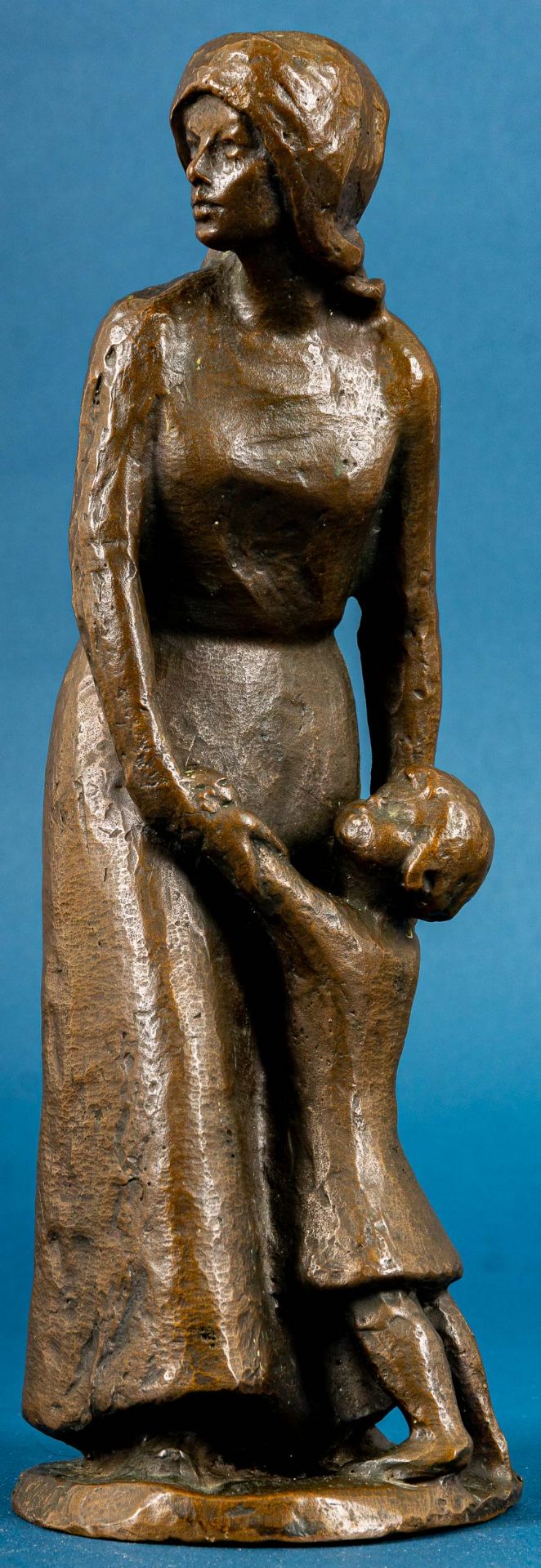 "Mutter und Kind". Limitierte multiple Bronze. Uneindeutig monogrammiert, schwerer Hohlguss, Höhe c