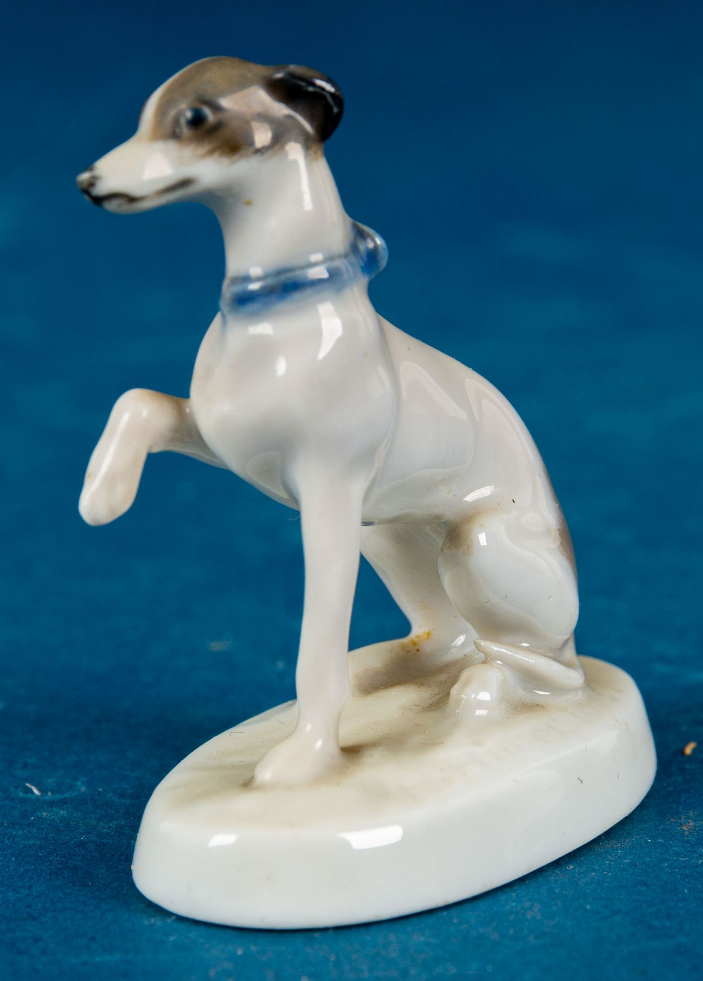 "Terrier" der Marke Rosenthal, kleine Porzellanfigur eines jungen Vorstehhundes, das Pfötchen geben - Image 3 of 8