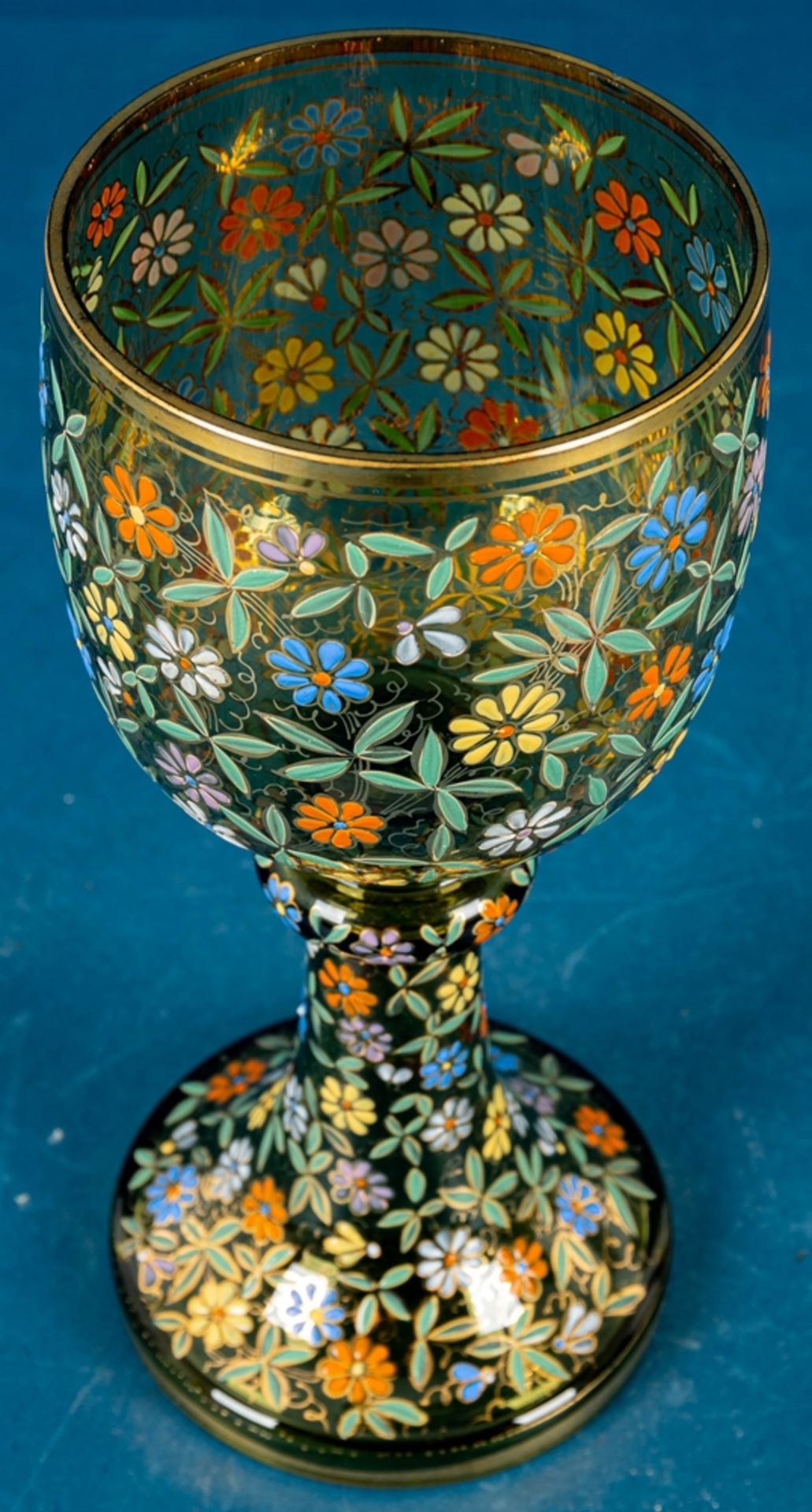 Großer Glaspokal "Römer", polychromer Floraldekor; überdimensioniertes Weinglas, Höhe ca. 23 cm, Du - Bild 2 aus 5