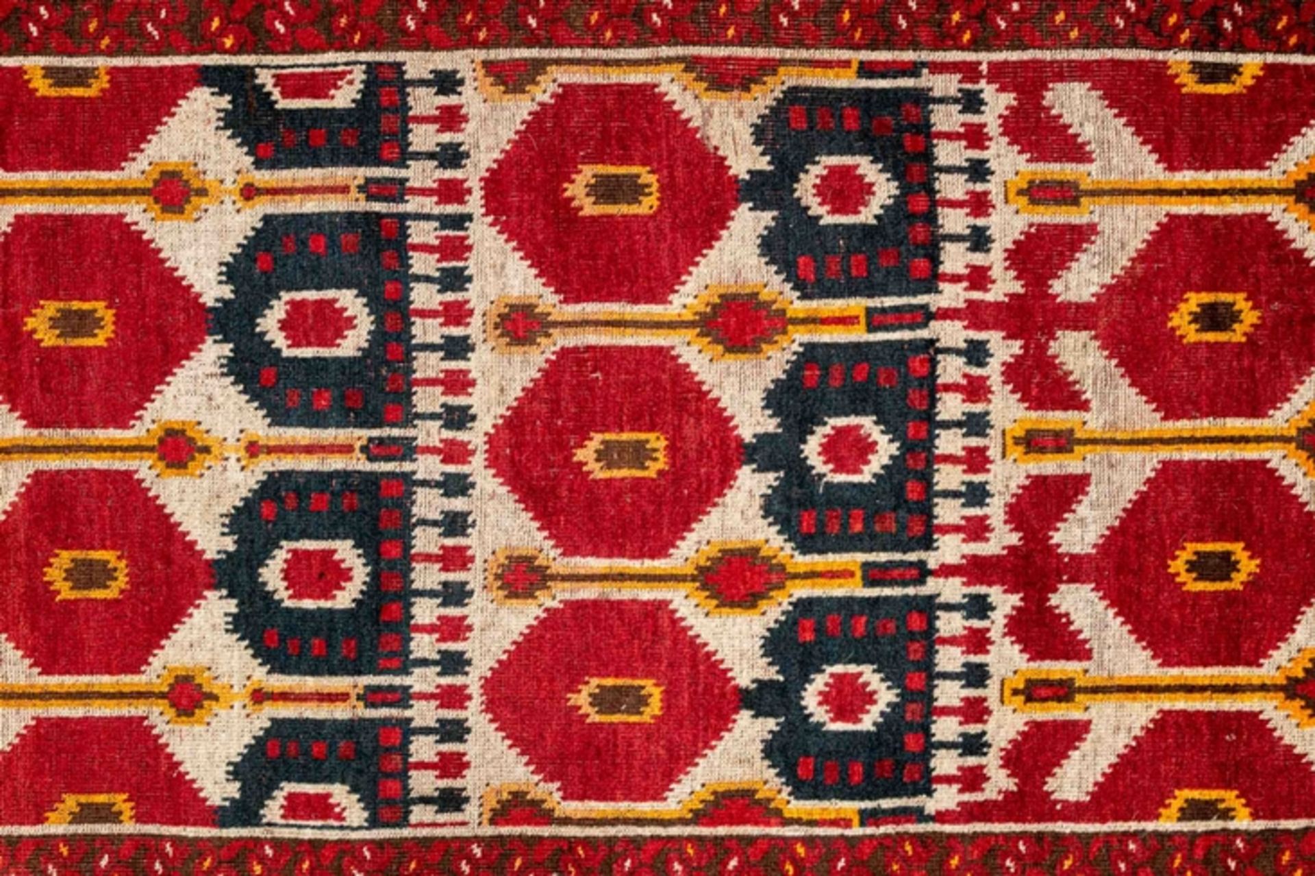 Antike Ersarie-Brücke, Turkmenistan Ende 19. Jhdt. Format ca. 212 x 110 cm. Glänzende Schafschurwol - Image 4 of 7