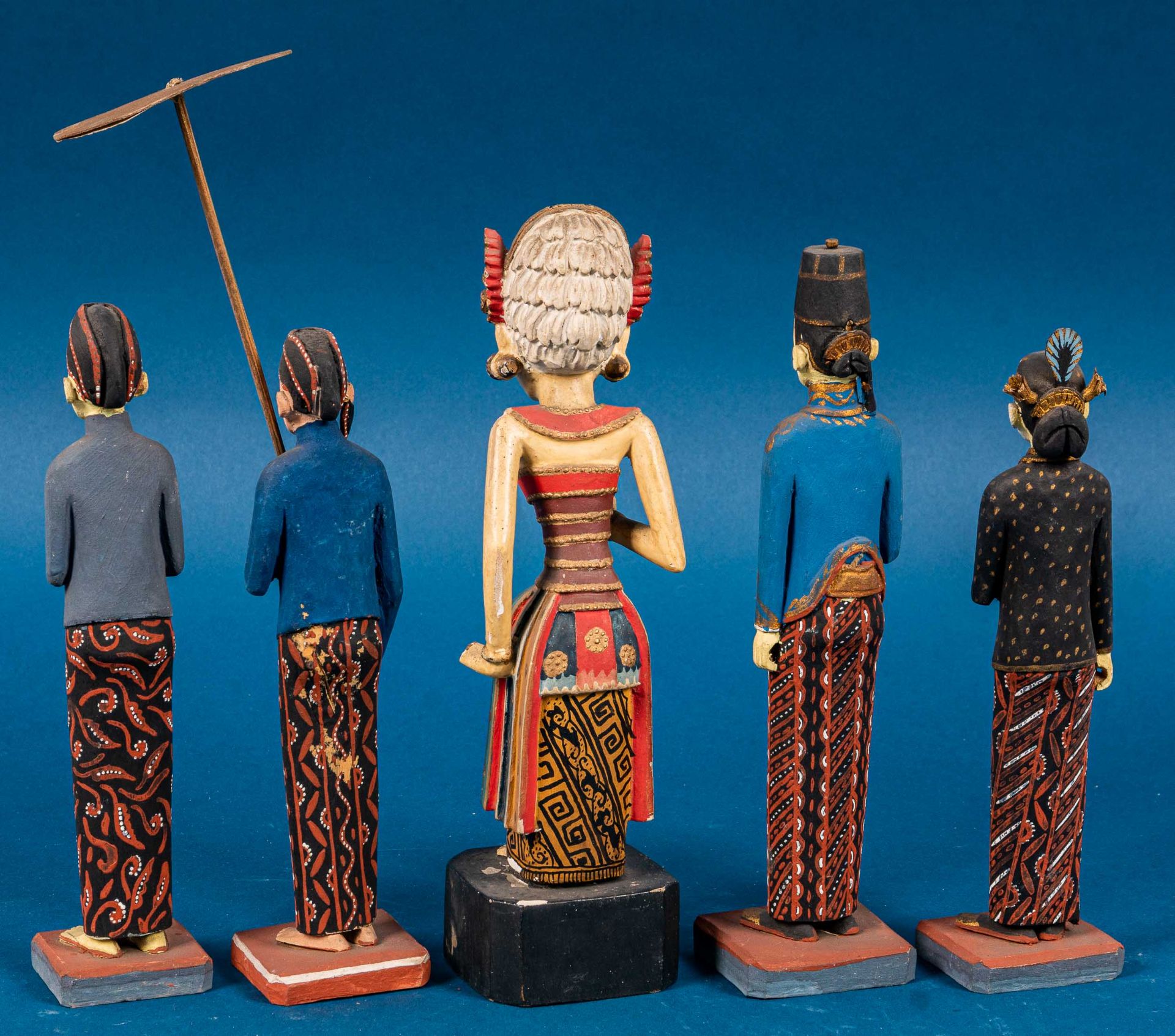5tlg. Sammlung älterer oder antiker indonesischer Holzschnitzfiguren mit handgemalten polychromen D - Image 14 of 17