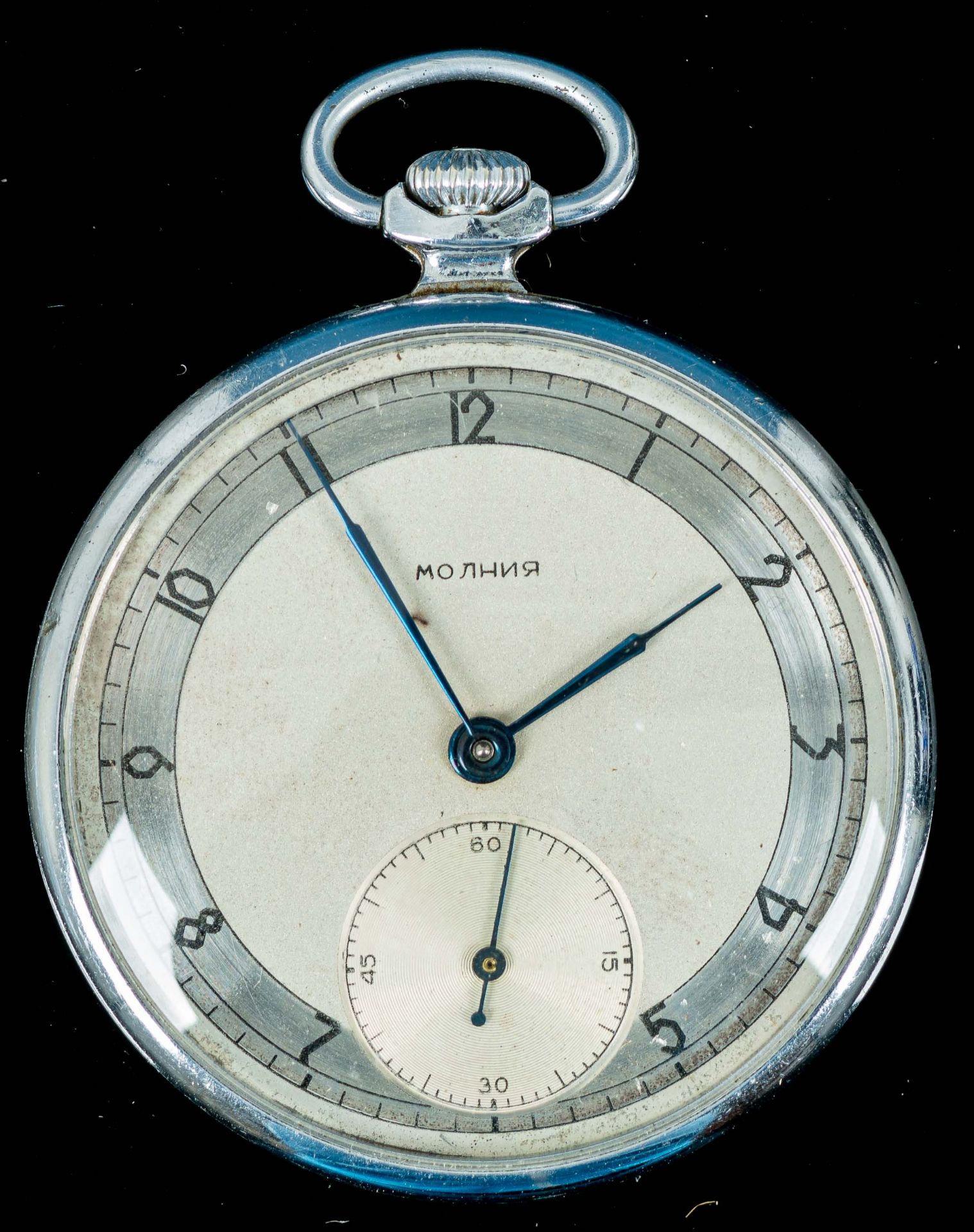 Flache russische Herrentaschenuhr der 1930er Jahre, vernickeltes Gehäuse, Werk läuft an - wurde jed