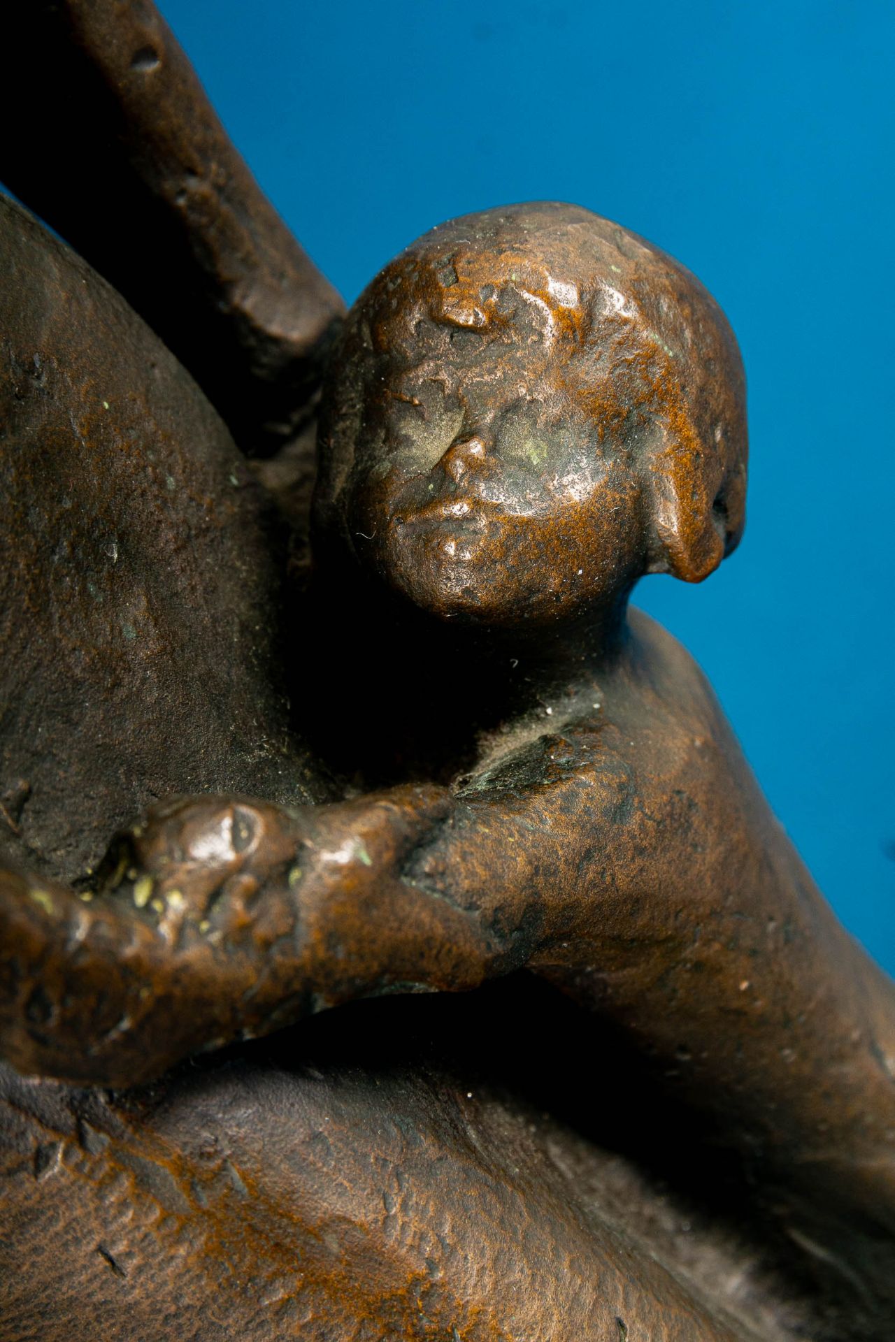 "Mutter und Kind". Limitierte multiple Bronze. Uneindeutig monogrammiert, schwerer Hohlguss, Höhe c - Bild 10 aus 17