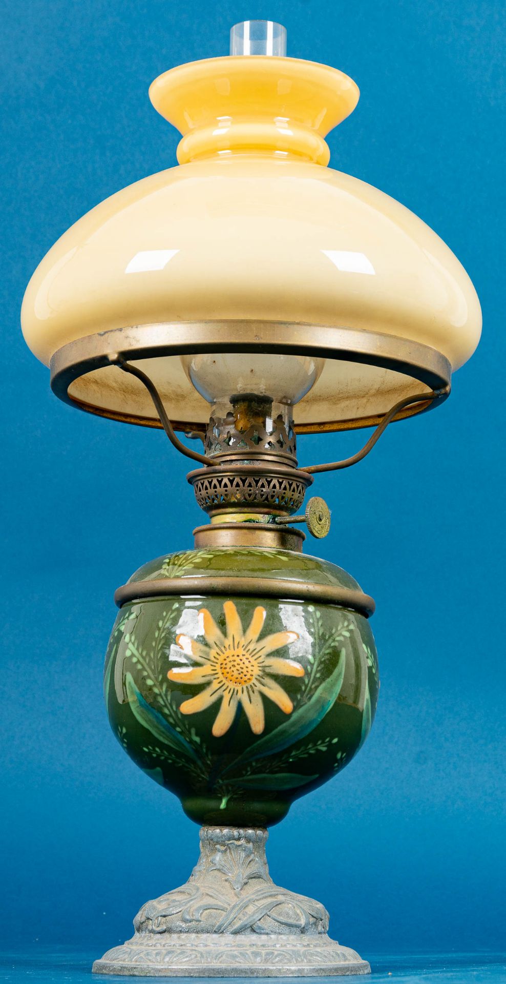 Antike Petroleumlampe, deutsch um 1920, Höhe ca. 45 cm, unperfekter Erhalt. - Image 3 of 8