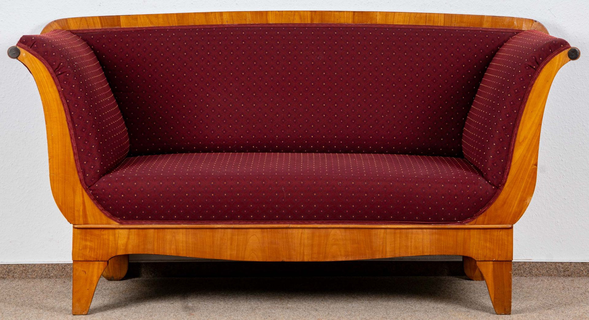 Elegantes klassisches Biedermeier-Sofa, Gondelform. Süddeutsches Biedermeier um 1825/30, Kirschbaum