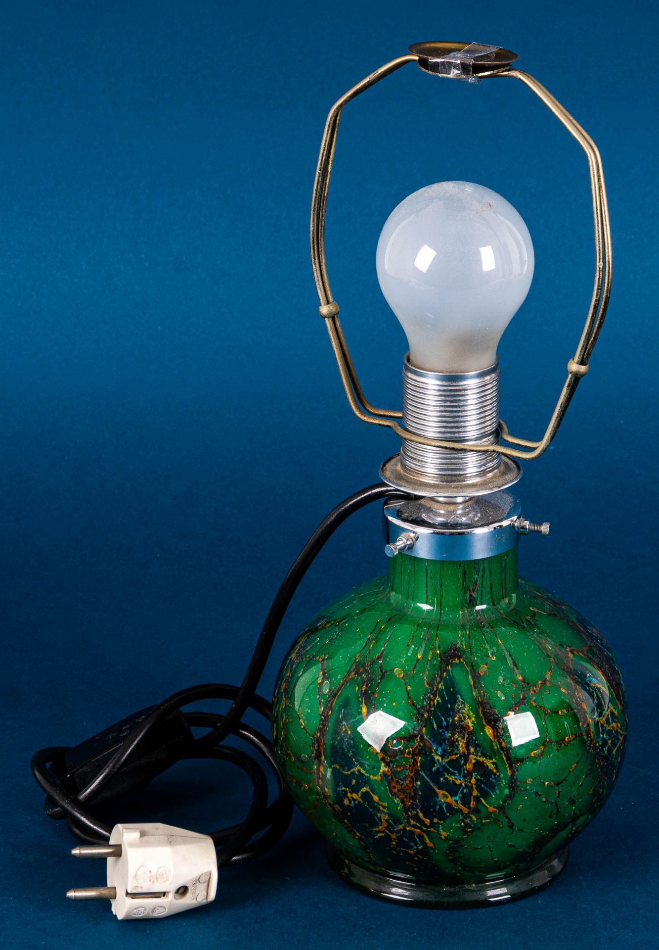 WMF - Ikora - Tischlampe der 1950er Jahre; schwerer bauchiger Tischlampenfuß aus dickwandigem Glas 