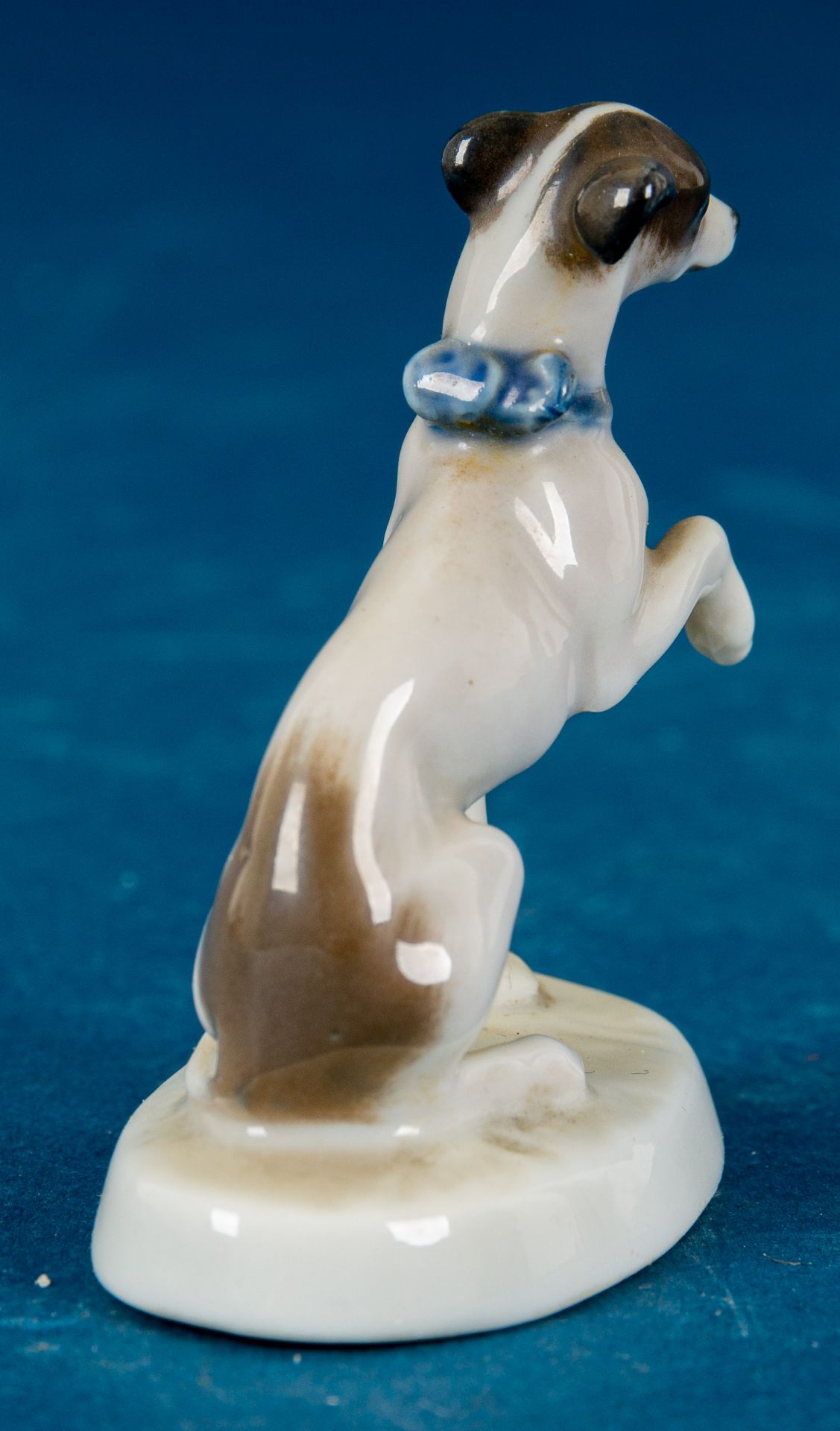 "Terrier" der Marke Rosenthal, kleine Porzellanfigur eines jungen Vorstehhundes, das Pfötchen geben - Image 6 of 8