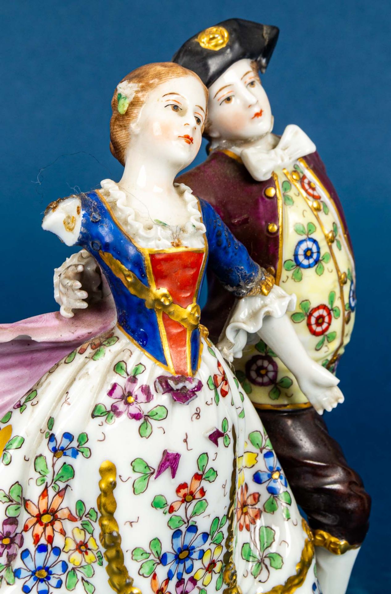 Beschädigte Porzellan Figurengruppe, Pseudo - Wien - Bindenschildmarke, 2 Arme liegen lose bei. Höh - Image 11 of 14